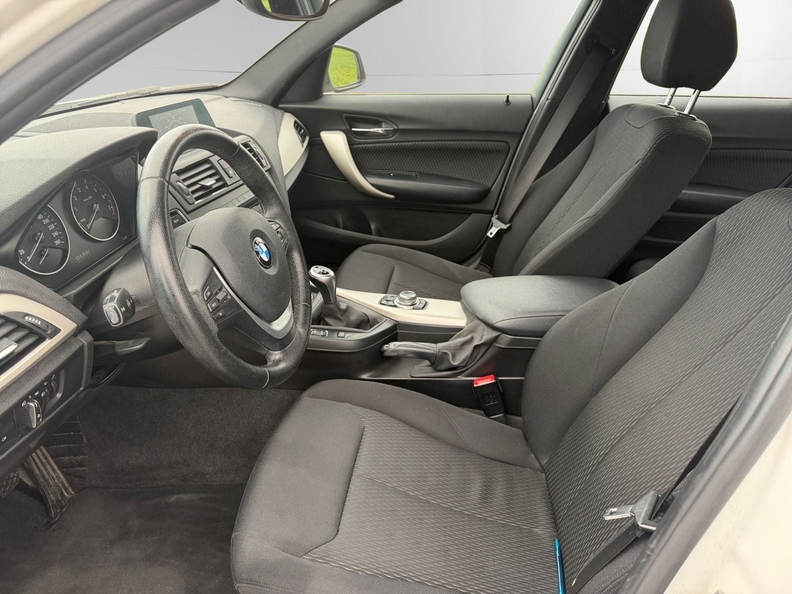 BMW 114i Business-image-13