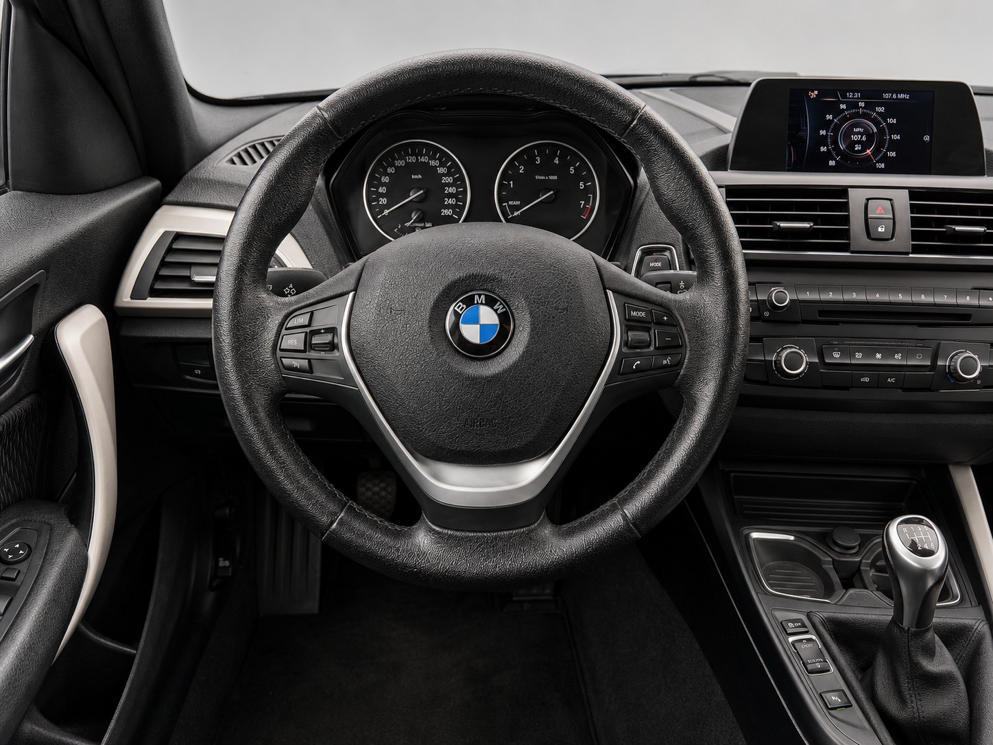 BMW 114i Business-image-13