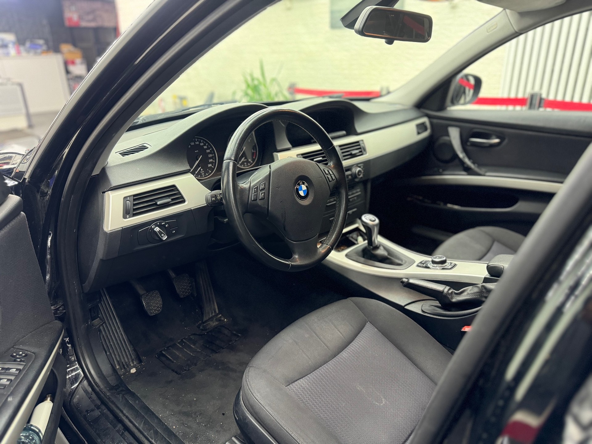 BMW 316D E91-image-10