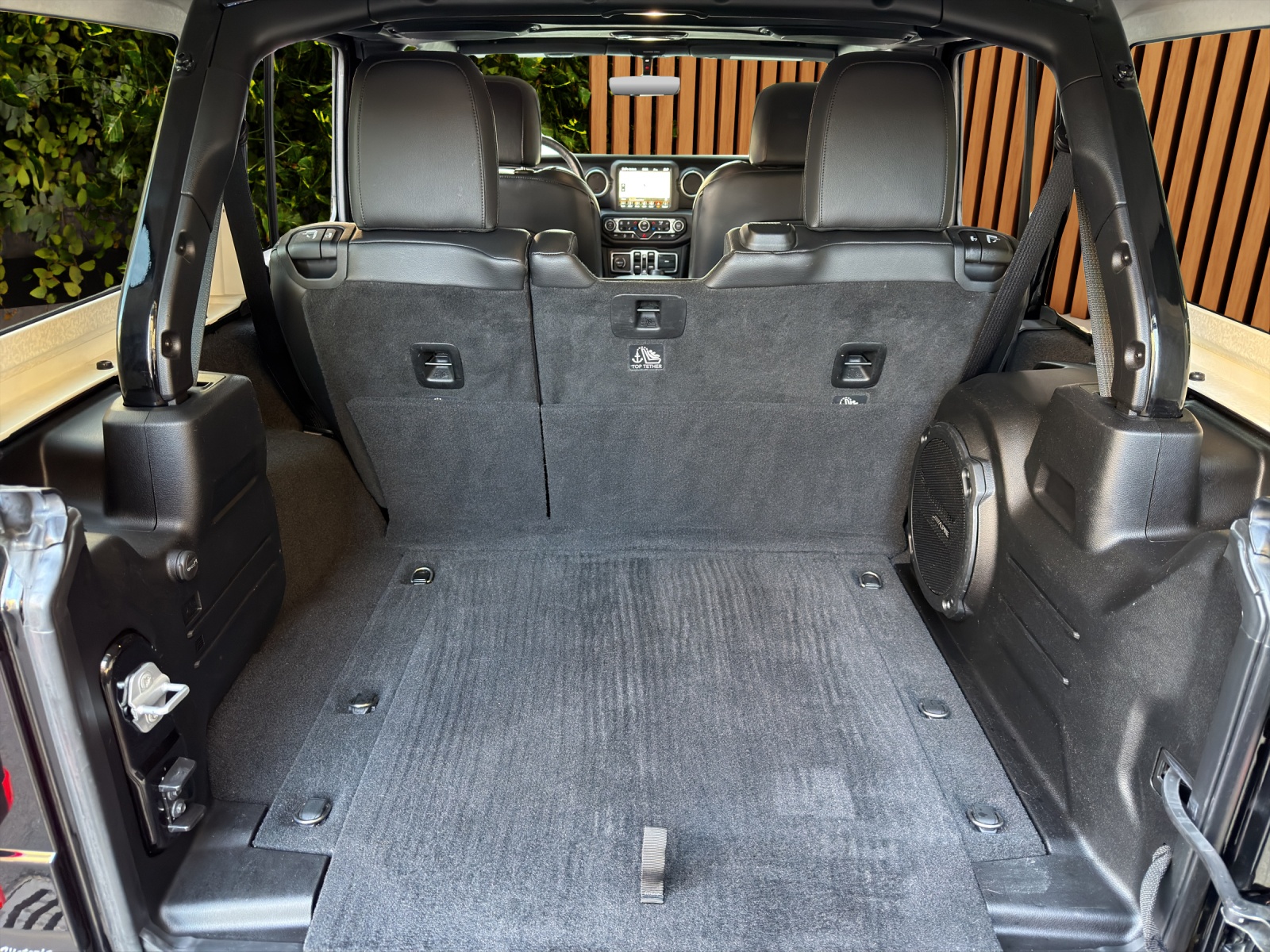 JEEP SAHARA-image-17