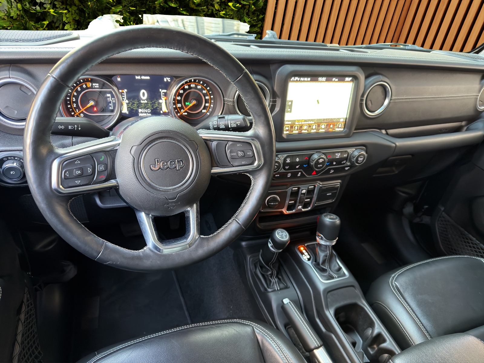 JEEP SAHARA-image-12