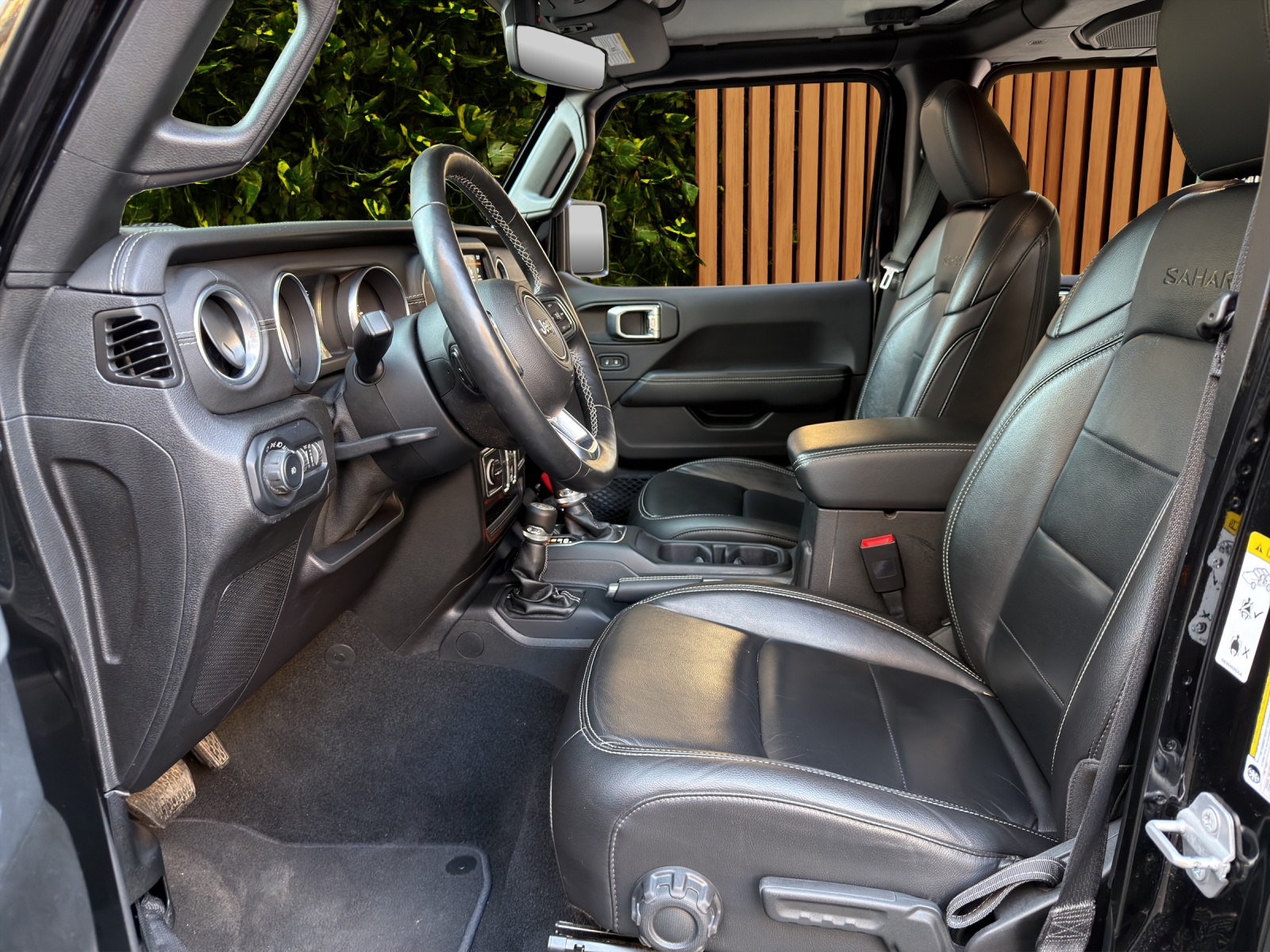 JEEP SAHARA-image-8
