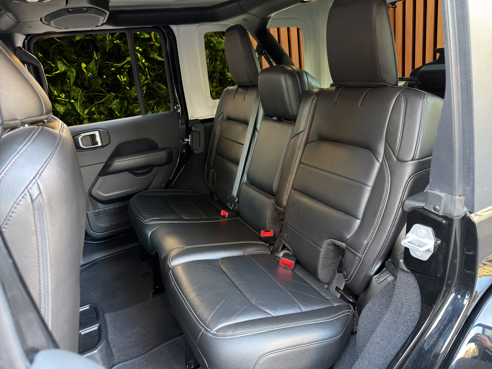 JEEP SAHARA-image-11
