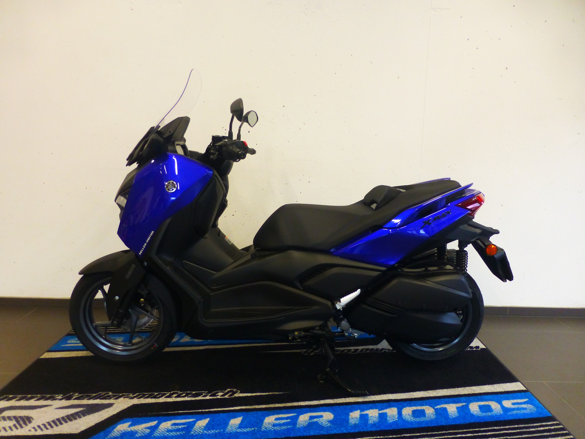 YAMAHA X-Max 300-showroom-element-2