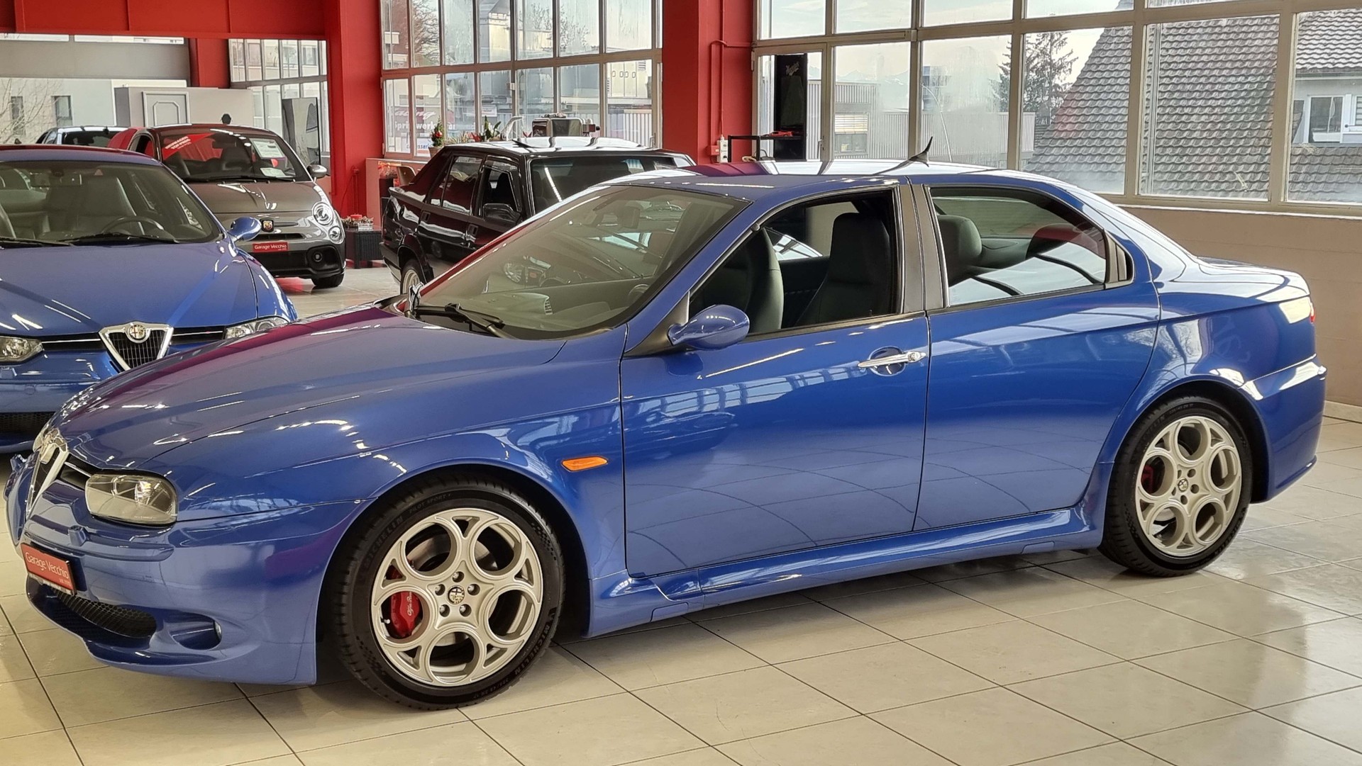 ALFA ROMEO 156 3.2 V6 24V GTA Distinctive-showroom-element-1