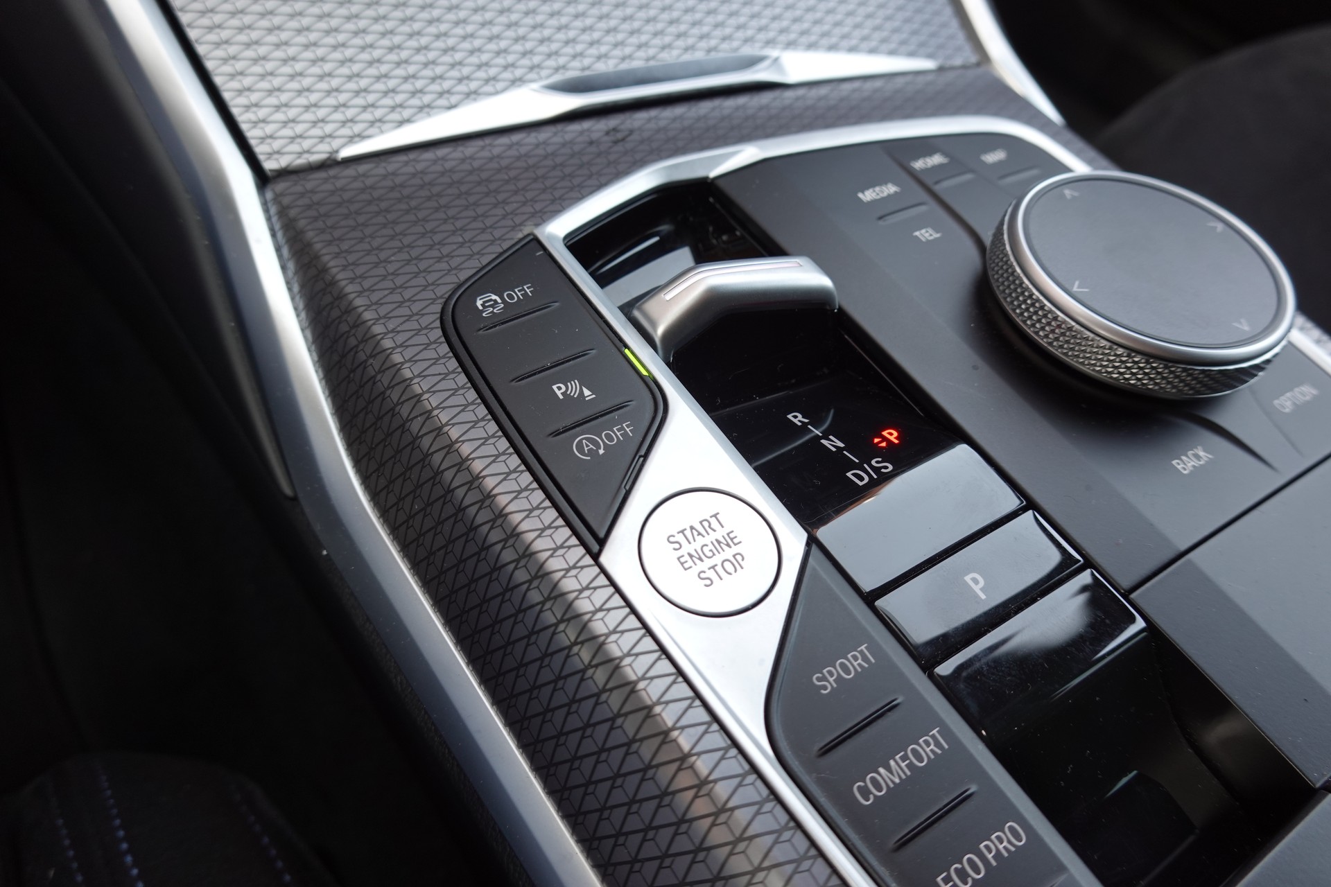 BMW 330i Touring xDrive Steptronic M Sport - "Caméra * Tempomat Adapt. * Hayon Electrique * Drive Select"-image-18