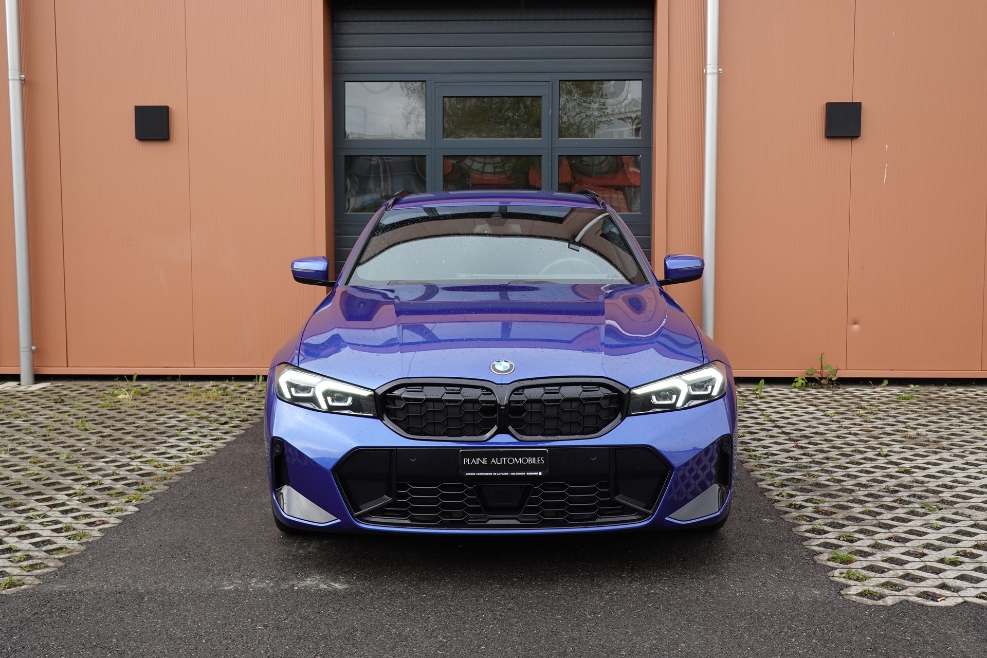 BMW 330i Touring xDrive Steptronic M Sport - "Caméra * Tempomat Adapt. * Hayon Electrique * Drive Select"-showroom-element-1