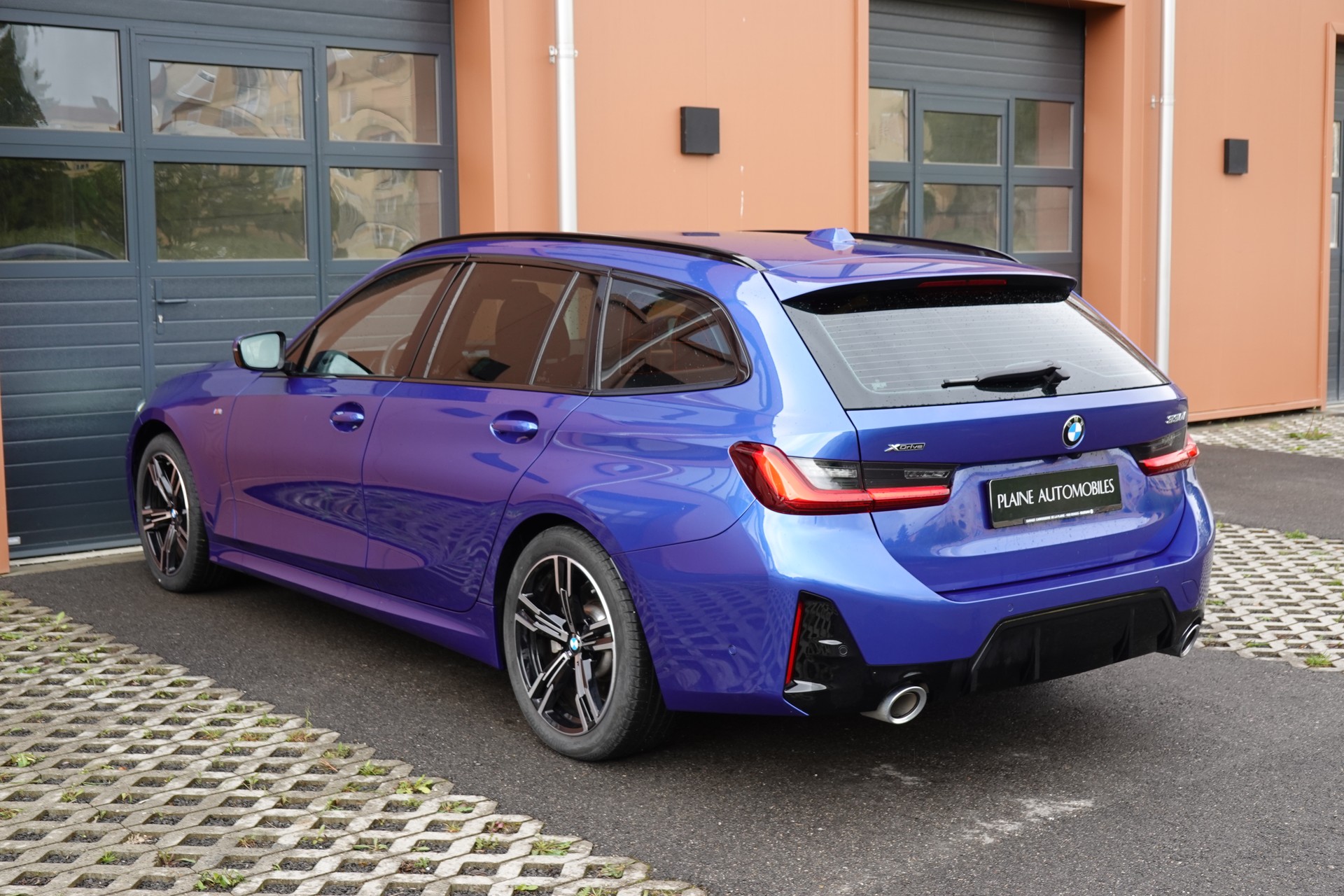 BMW 330i Touring xDrive Steptronic M Sport - "Caméra * Tempomat Adapt. * Hayon Electrique * Drive Select"-image-9