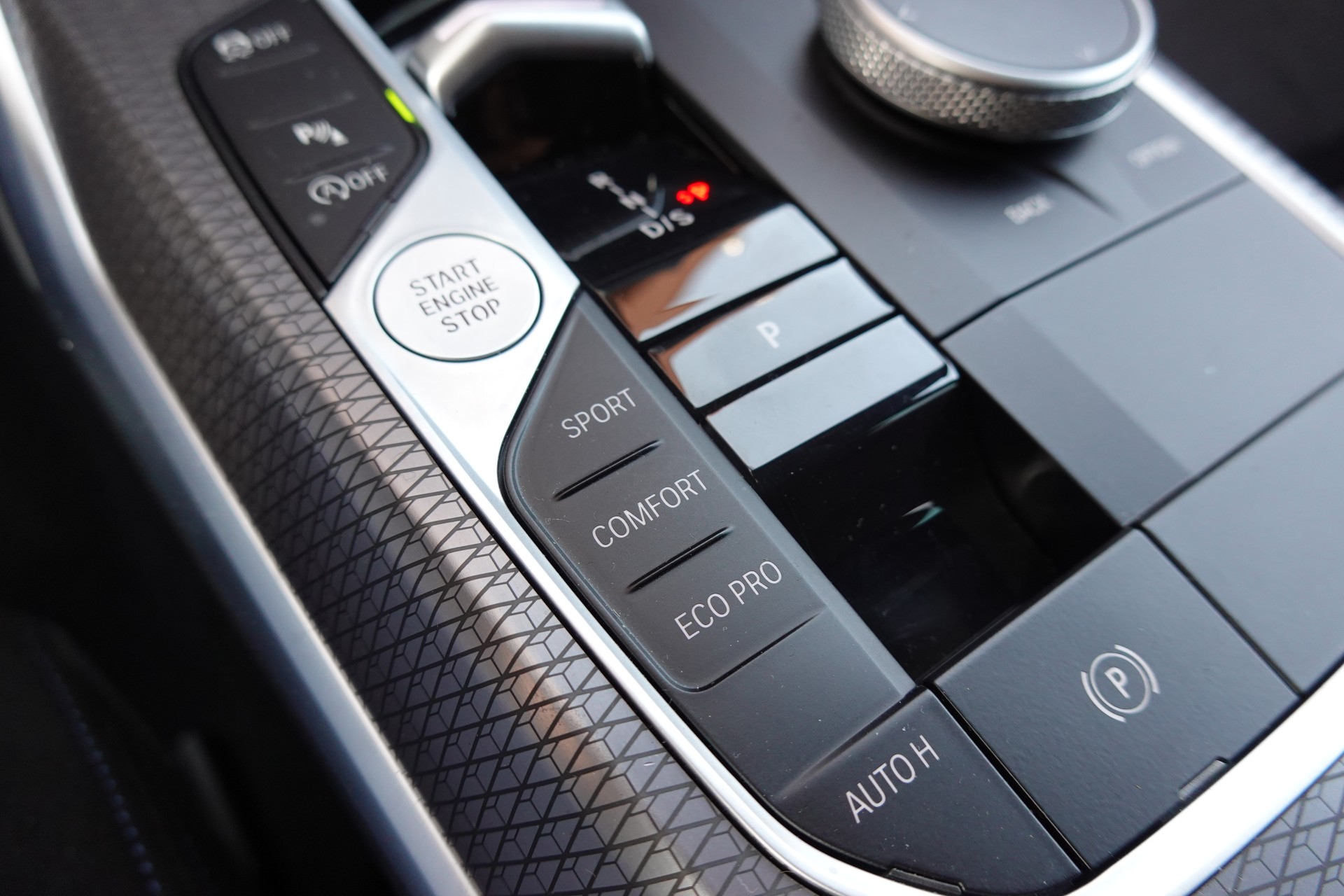 BMW 330i Touring xDrive Steptronic M Sport - "Caméra * Tempomat Adapt. * Hayon Electrique * Drive Select"-image-17