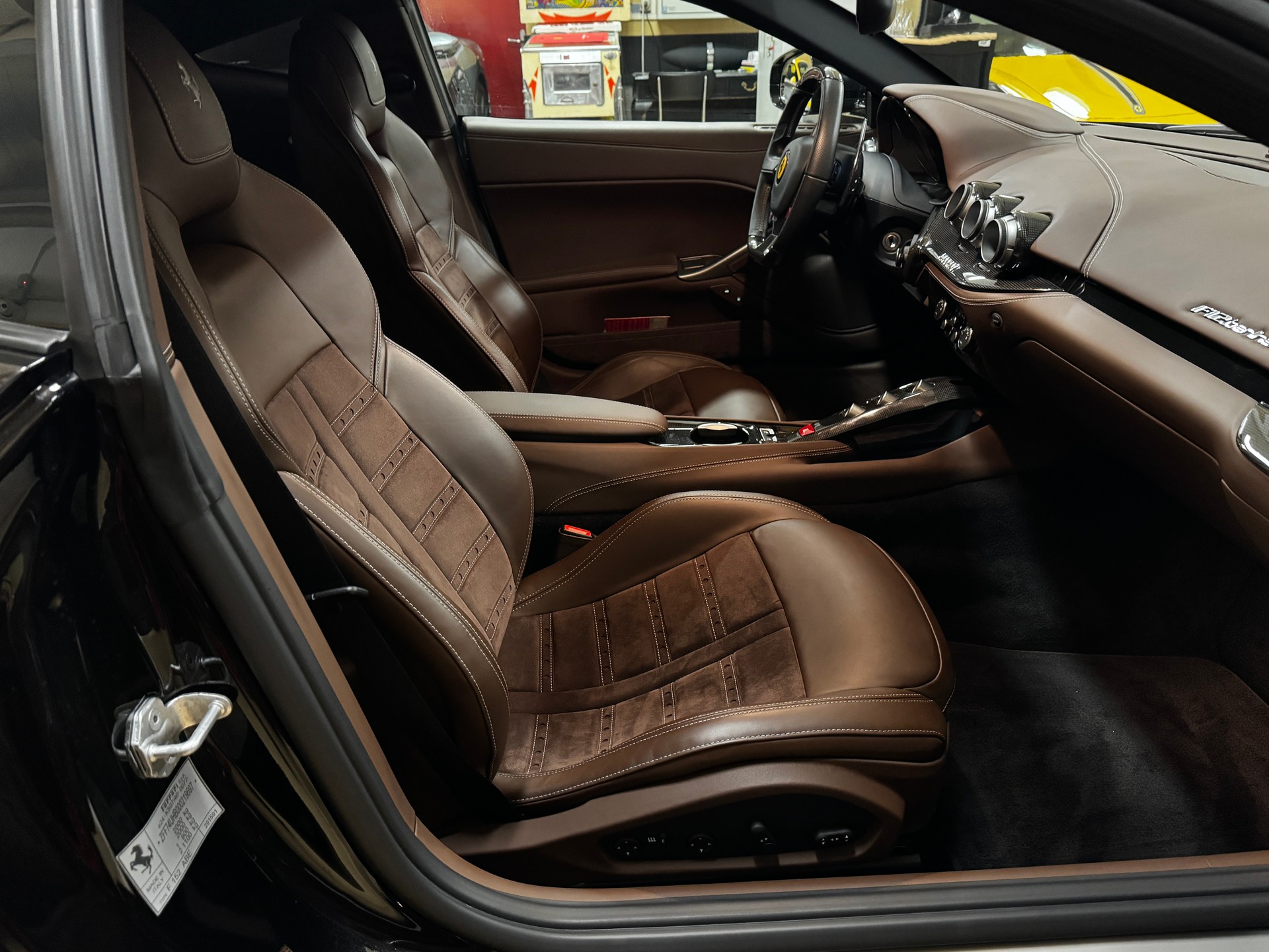 FERRARI F12 Berlinetta-image-5