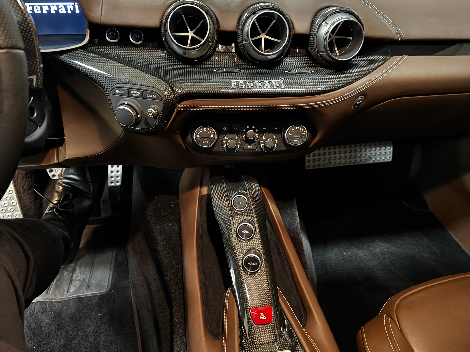 FERRARI F12 Berlinetta-image-9