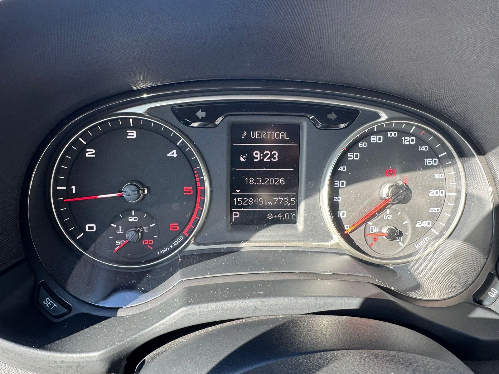 AUDI A1 Sportback 1.6 TDI Ambition DSG-image-10