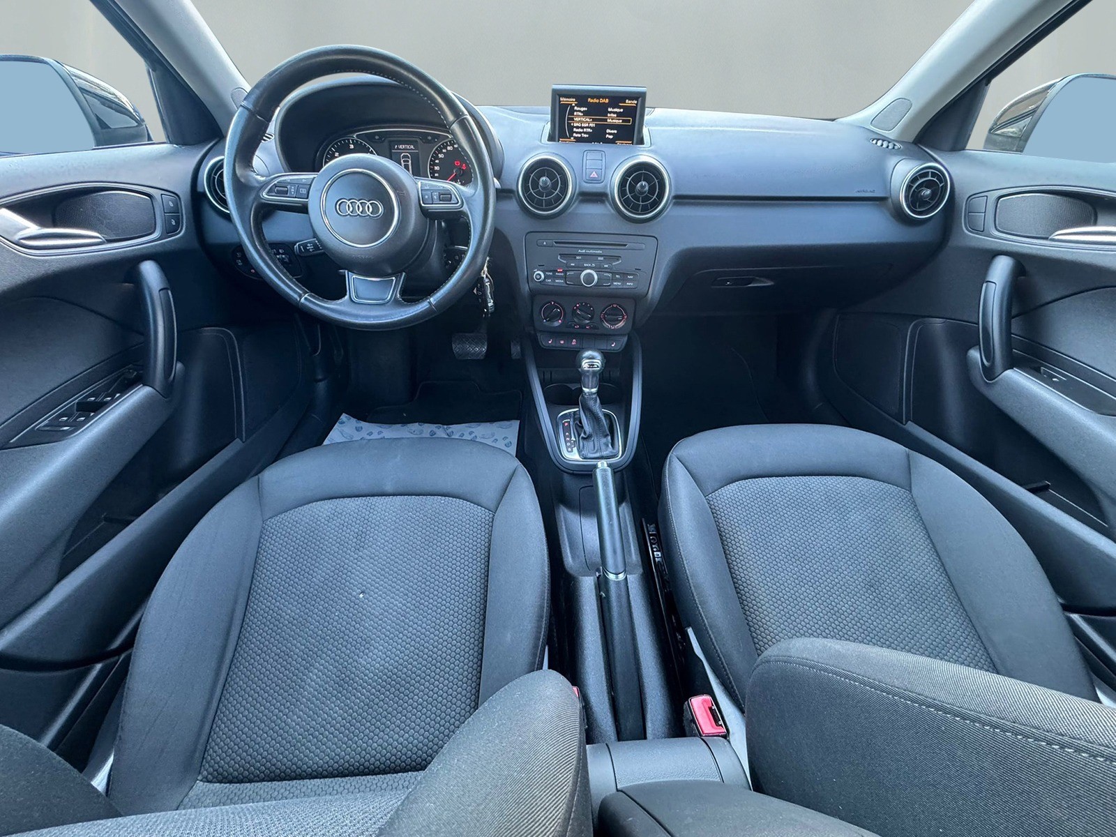 AUDI A1 Sportback 1.6 TDI Ambition DSG-image-9
