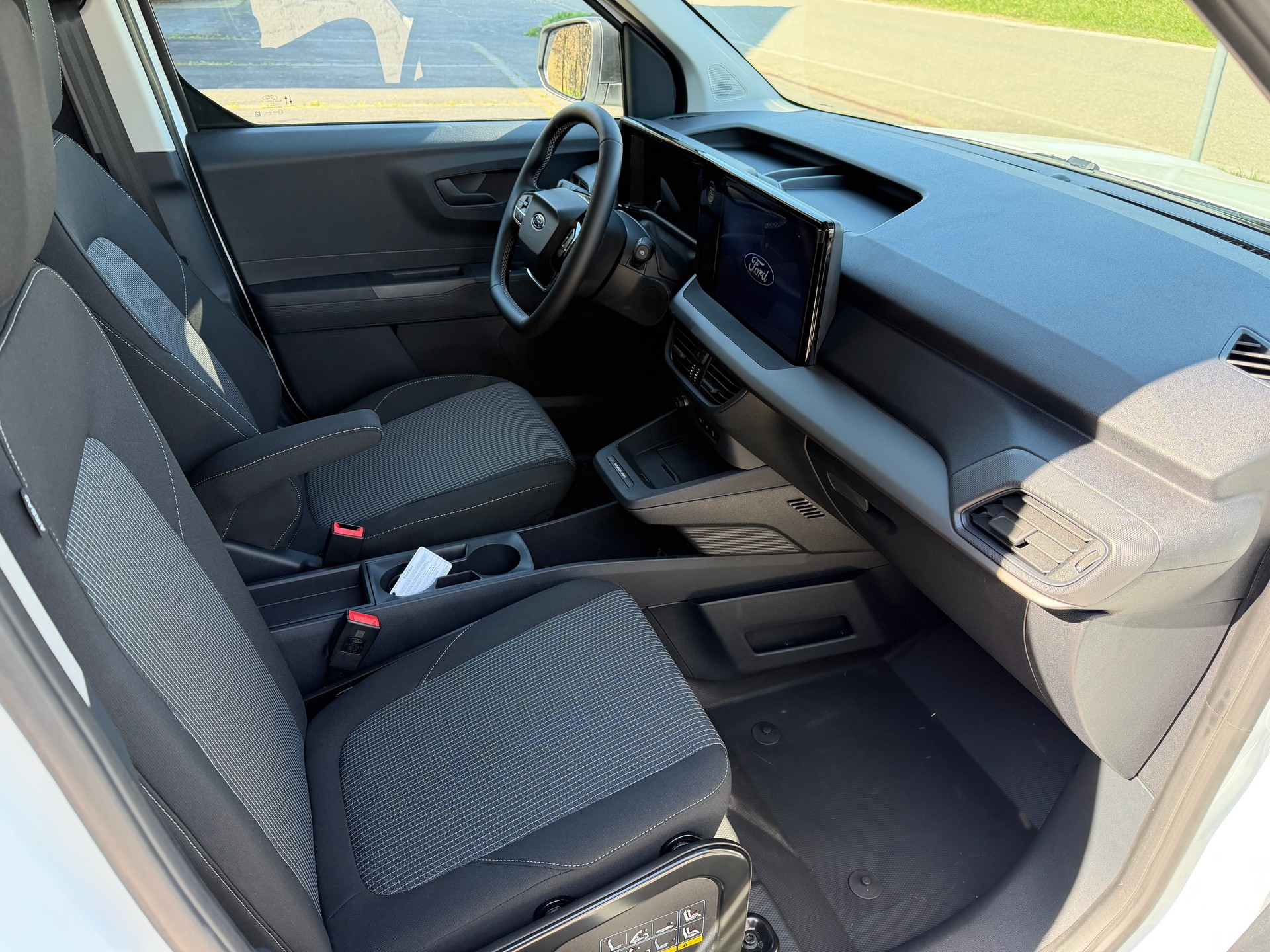 FORD E-Transit Courier Van Trend 43,5kWh-image-8