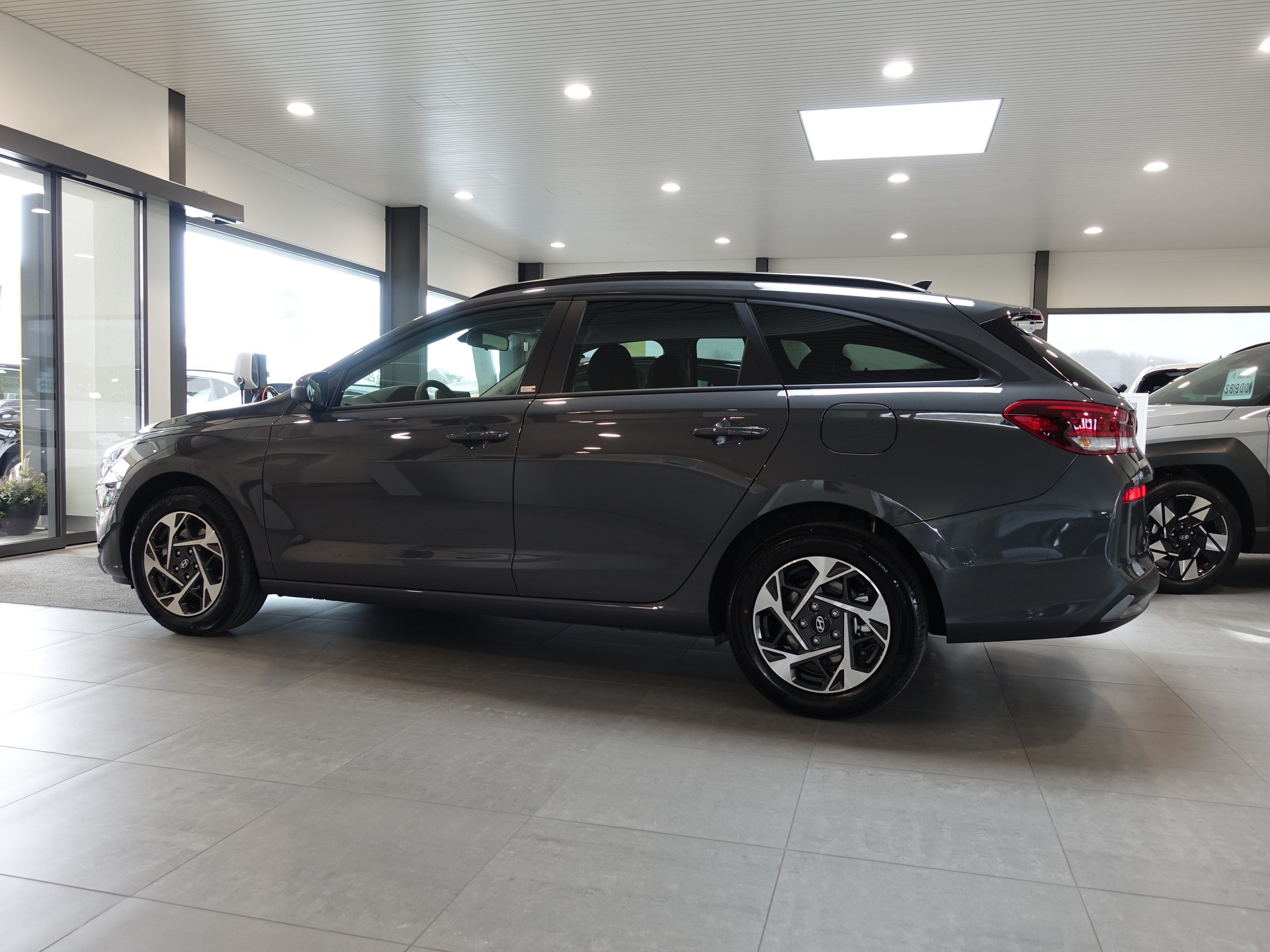 HYUNDAI i30 W 1.5 T-GDi AmpliaDCT-showroom-element-1
