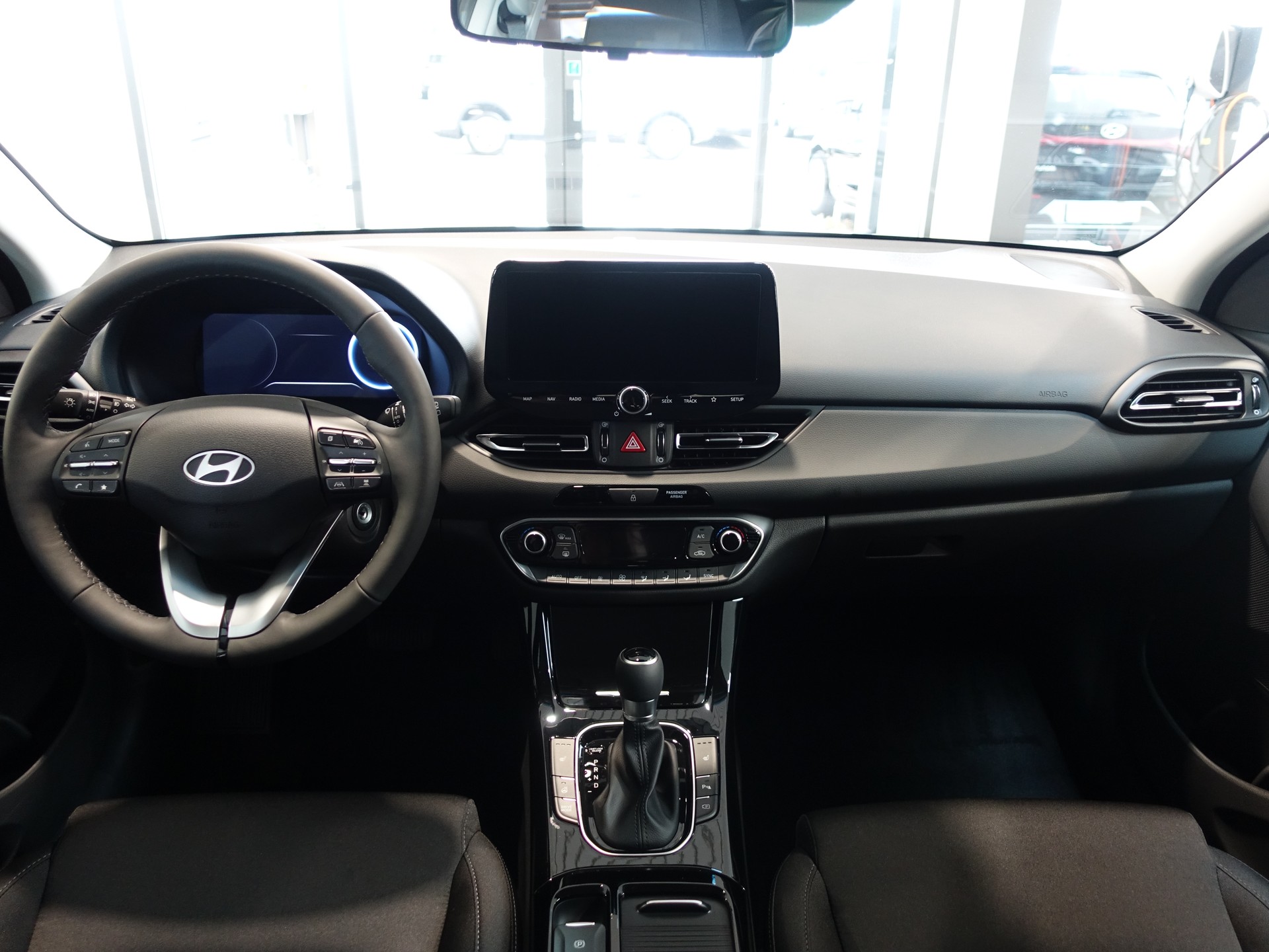 HYUNDAI i30 W 1.5 T-GDi AmpliaDCT-image-11