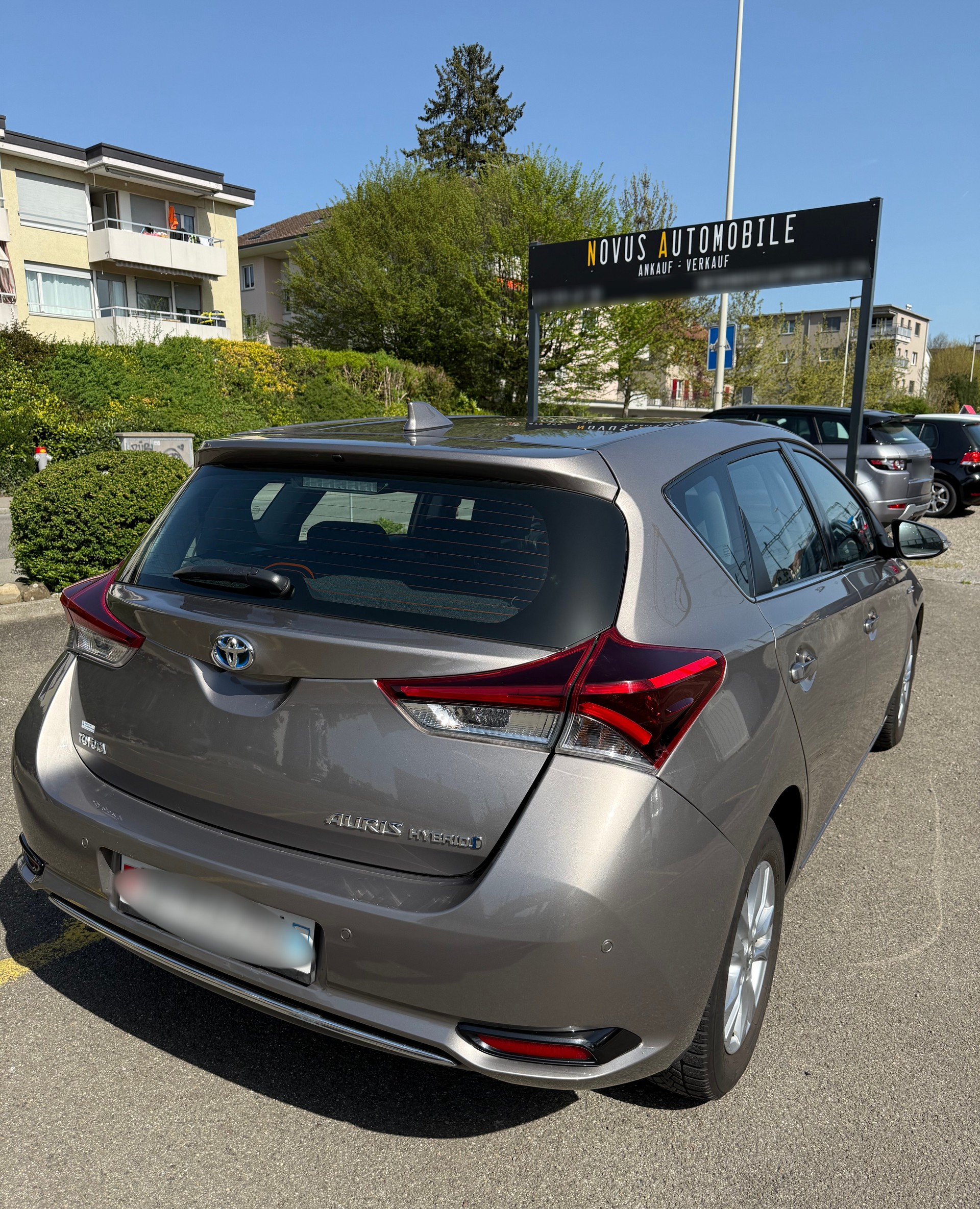 TOYOTA Auris 1.8 HSD Trend e-CVT-image-1