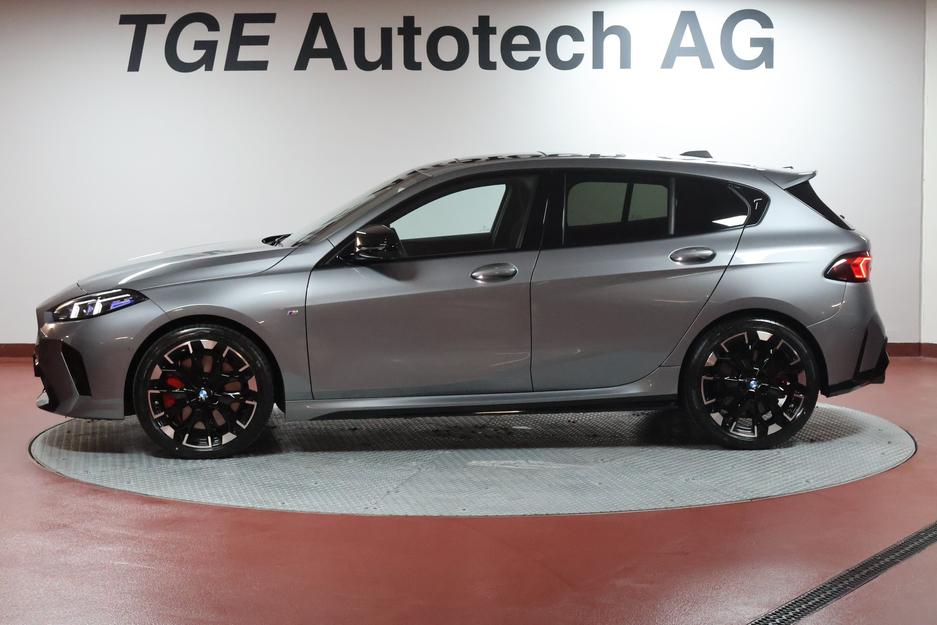 BMW M135 xDrive M Sport Pro-showroom-element-3