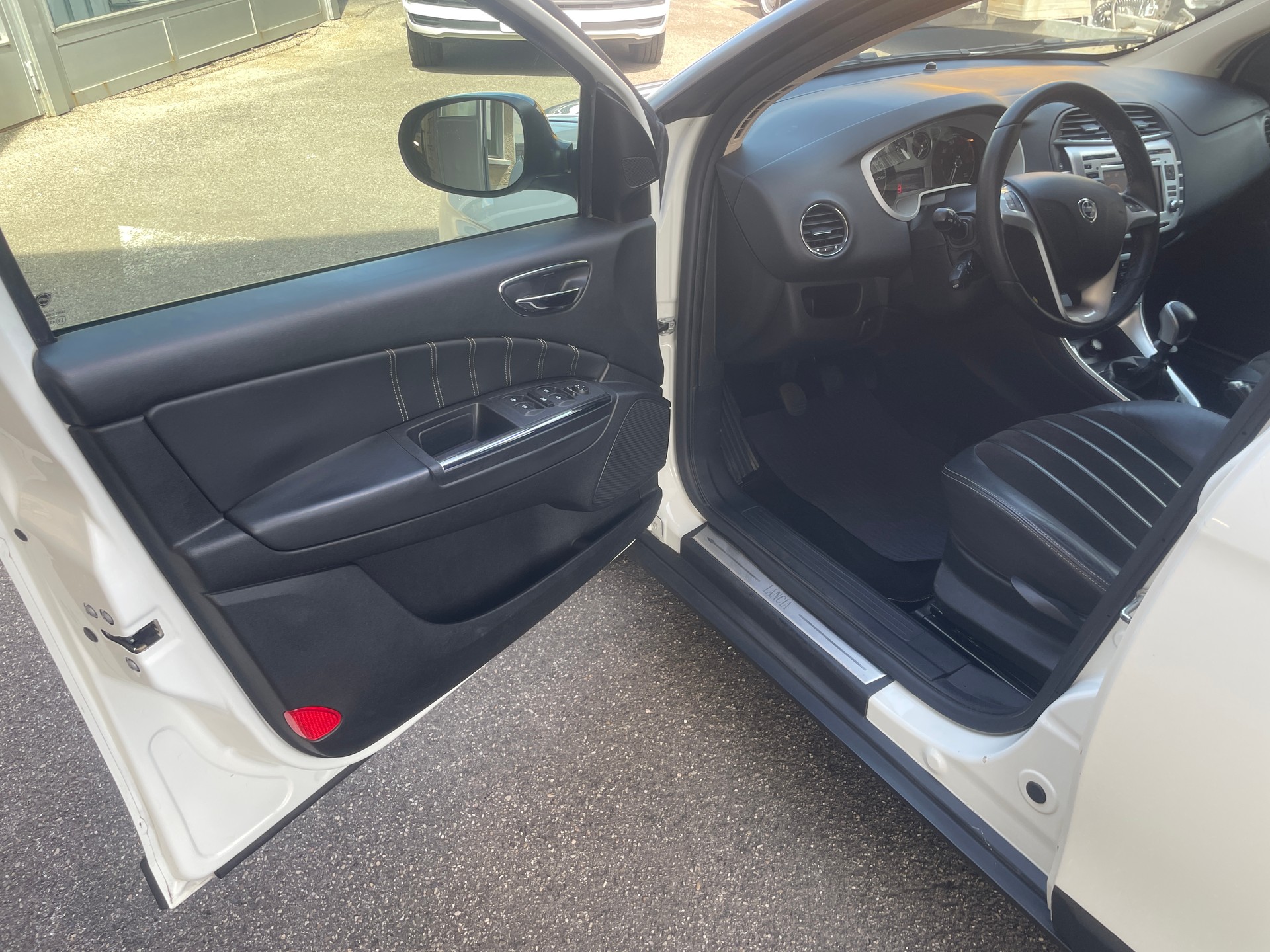 LANCIA Delta 1.4 Turbo-Multiair Oro-image-9
