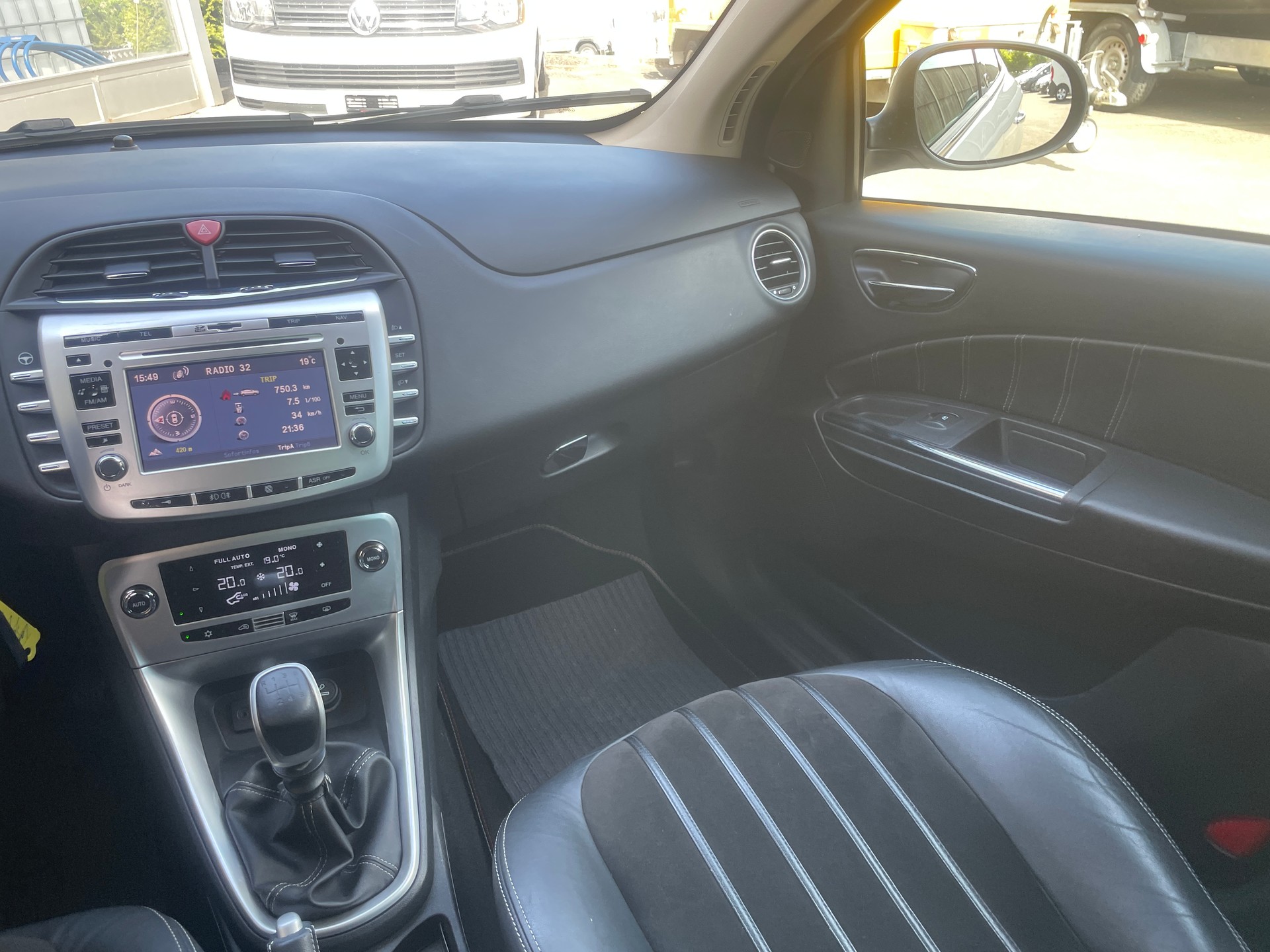 LANCIA Delta 1.4 Turbo-Multiair Oro-image-14