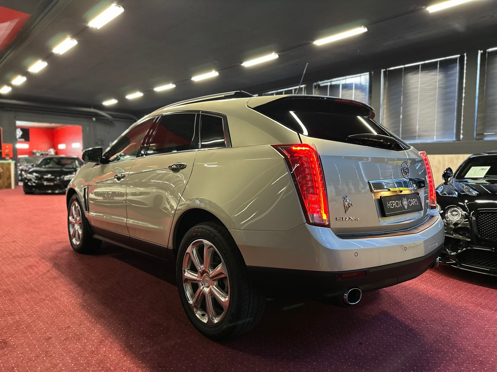 CADILLAC SRX 3.6 V6 Sport Luxury 4WD Automatic / ** Frisch ab MFK + Service **-image-9