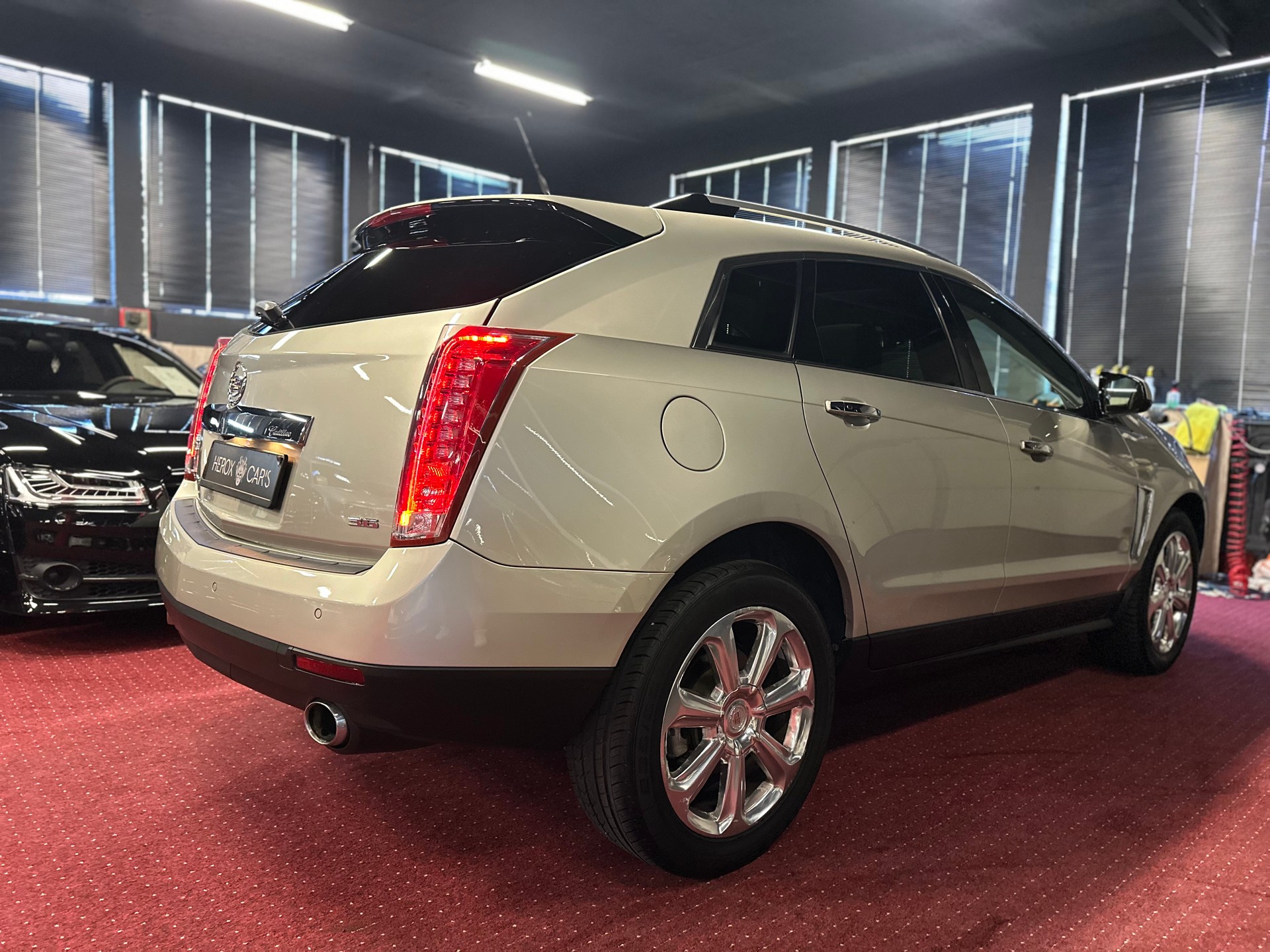 CADILLAC SRX 3.6 V6 Sport Luxury 4WD Automatic / ** Frisch ab MFK + Service **-image-4