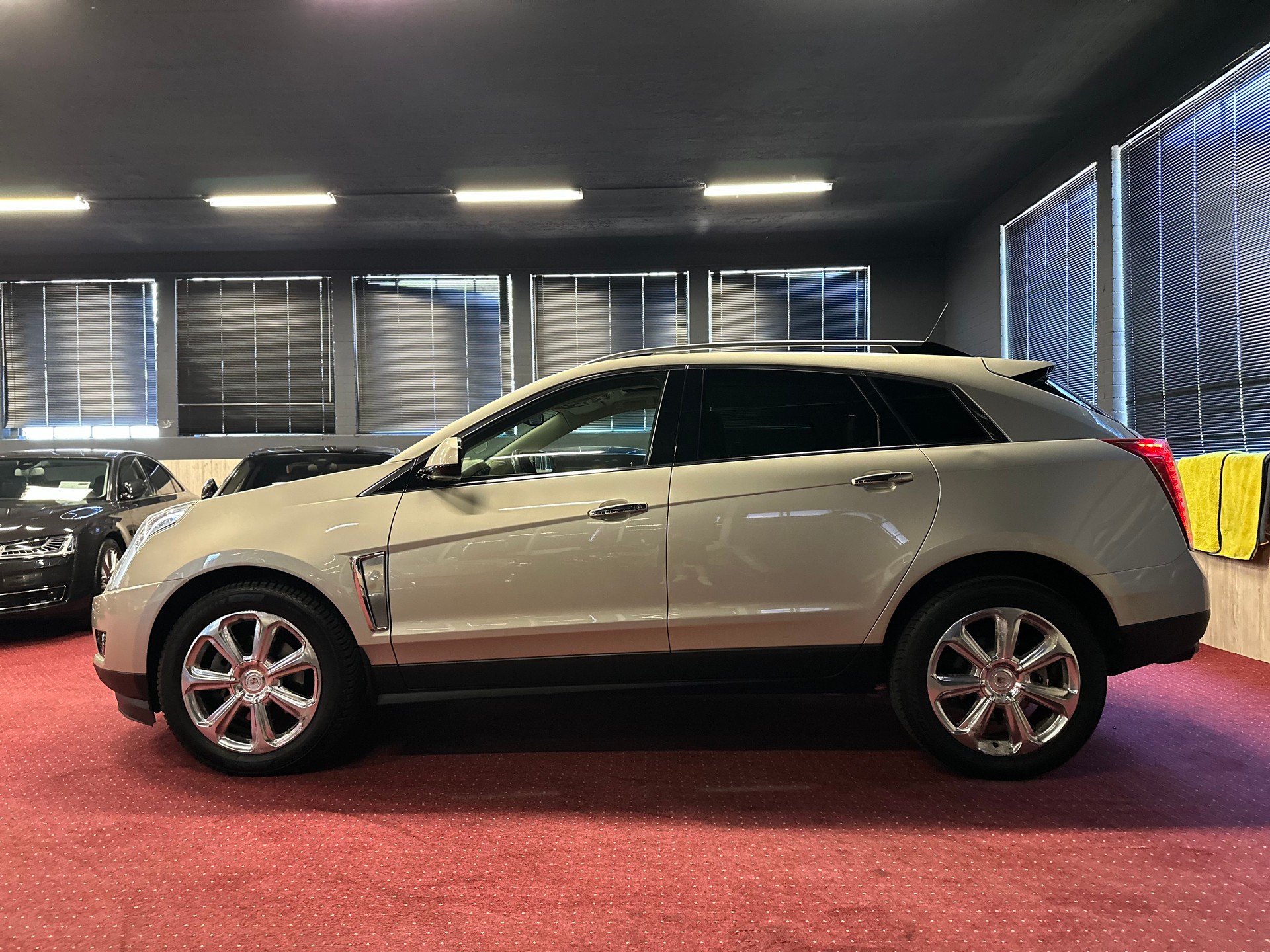 CADILLAC SRX 3.6 V6 Sport Luxury 4WD Automatic / ** Frisch ab MFK + Service **-image-8