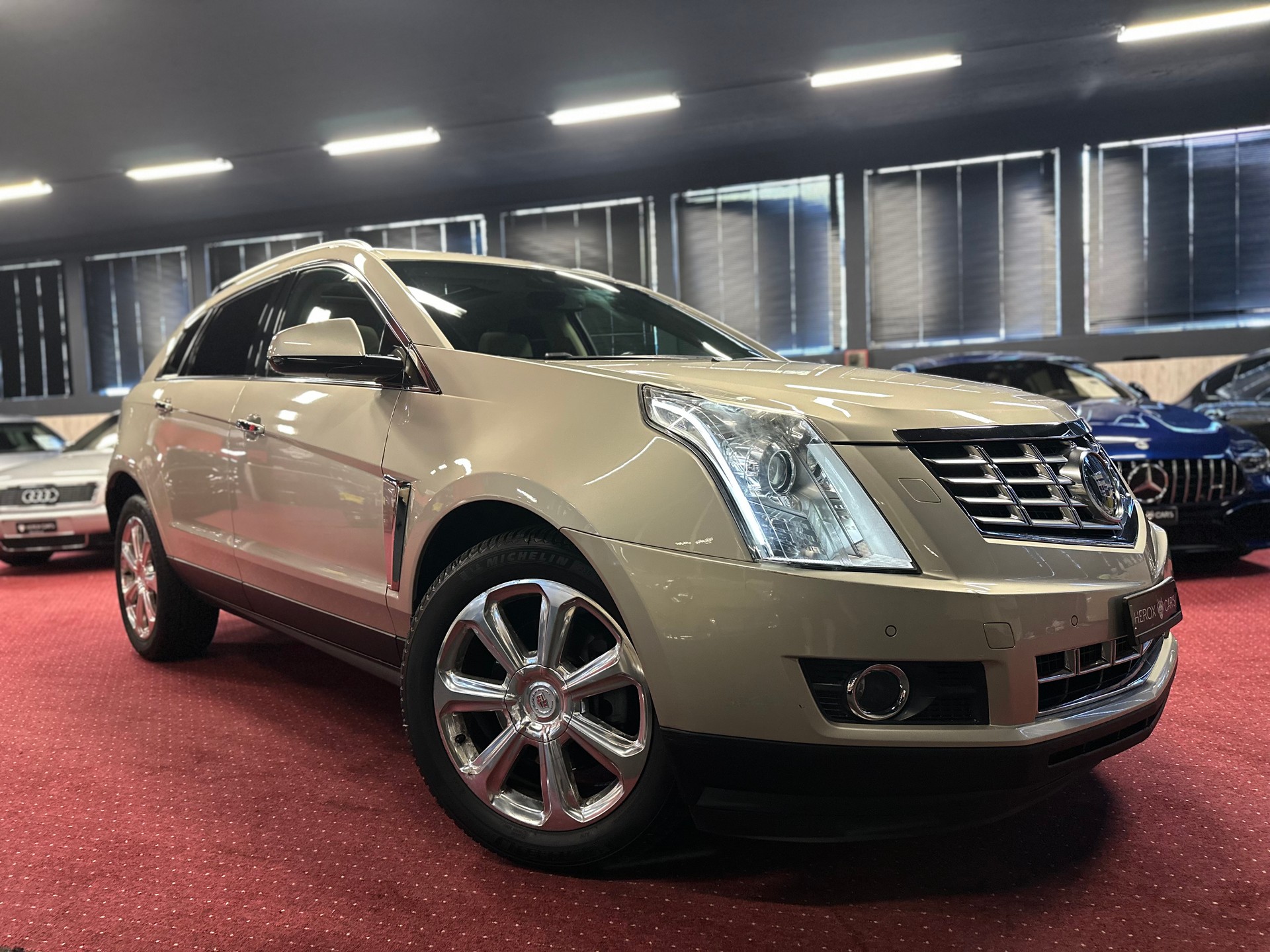 CADILLAC SRX 3.6 V6 Sport Luxury 4WD Automatic / ** Frisch ab MFK + Service **-showroom-element-1