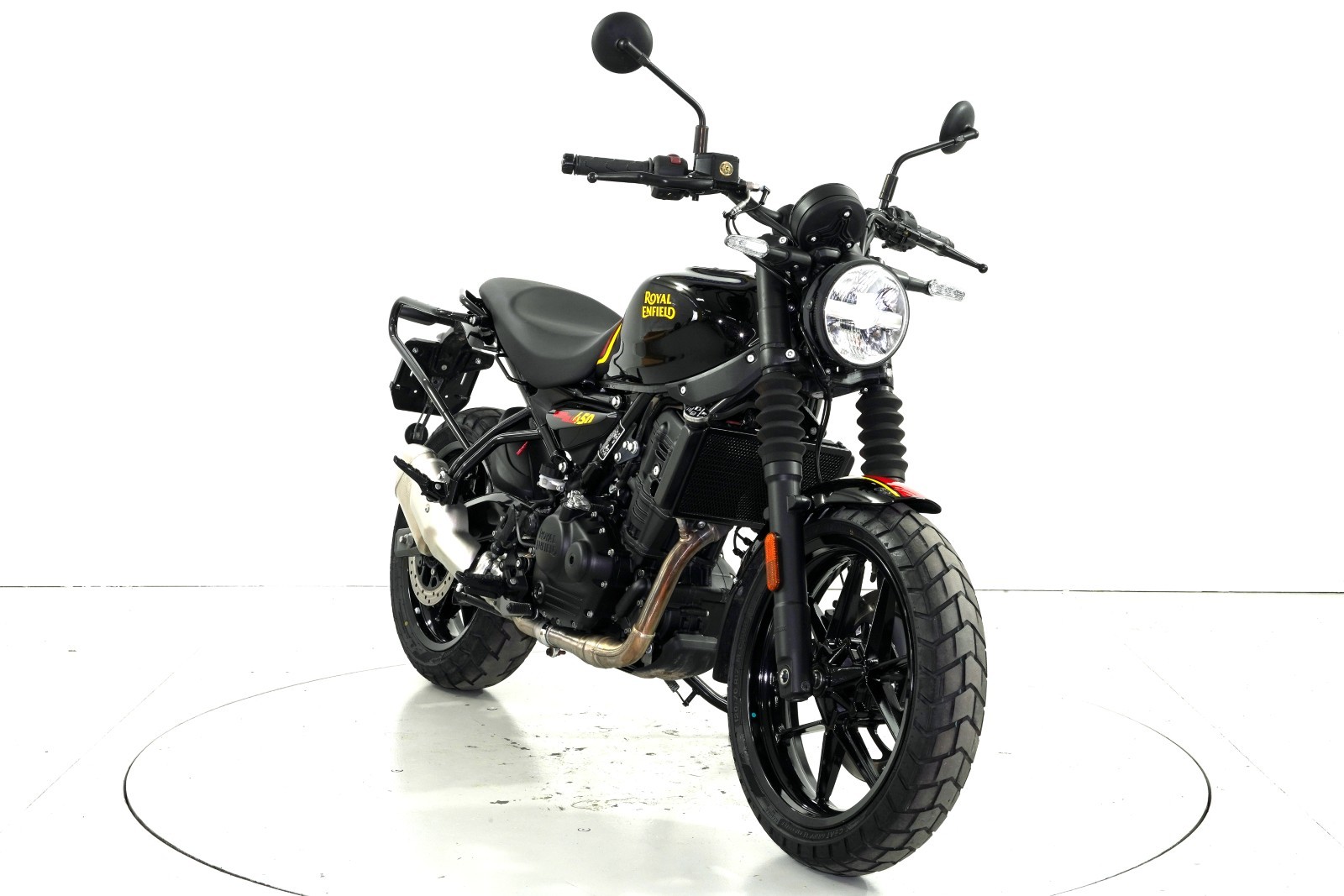 ROYAL ENFIELD 450-showroom-element-1