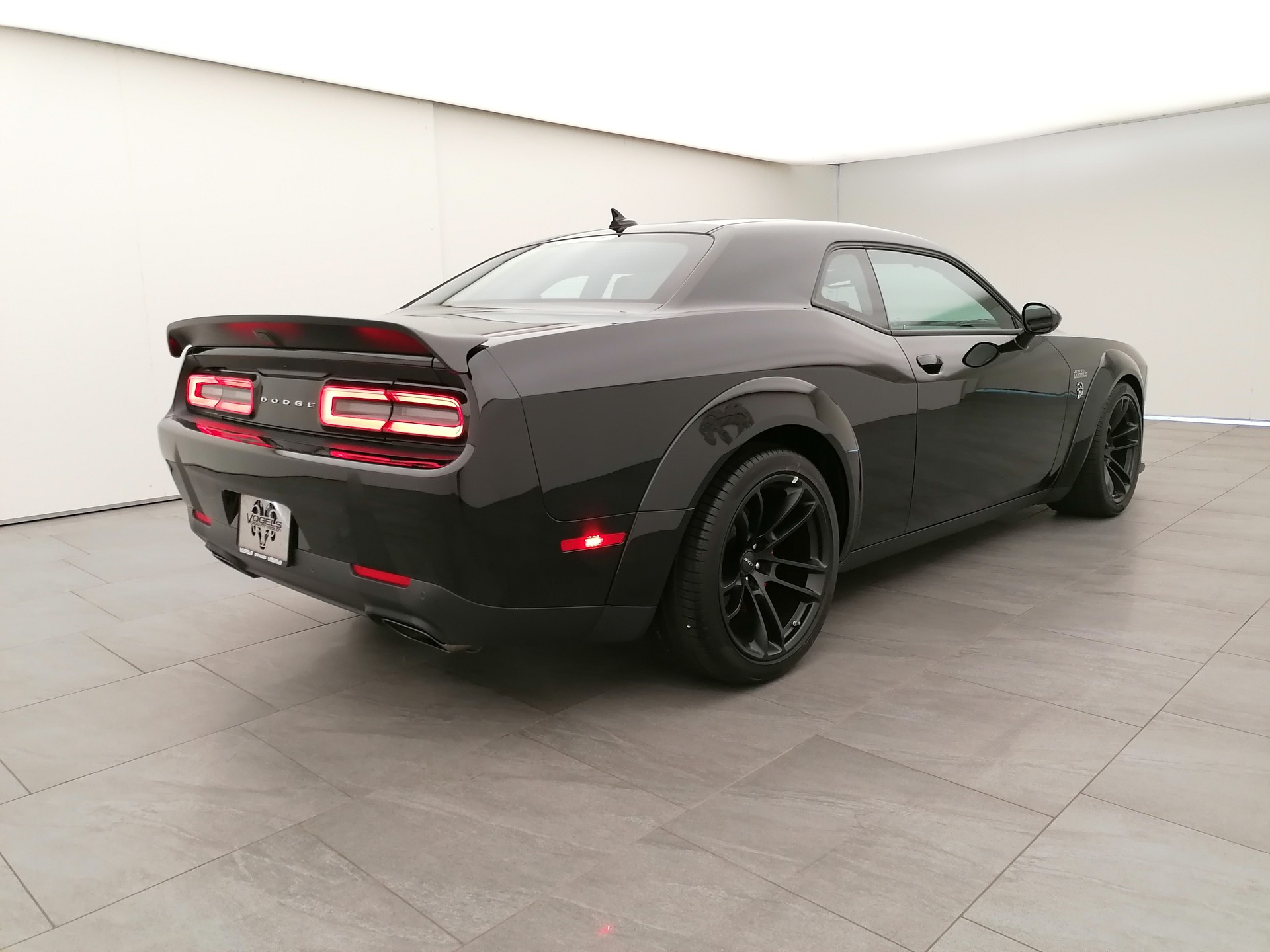 DODGE Challenger Hellcat WB Jailbreak-image-3