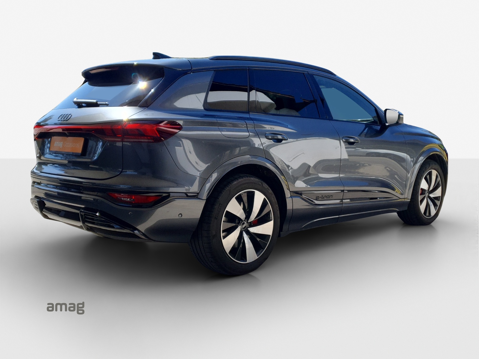 AUDI Q6 e-tron quattro-image-4