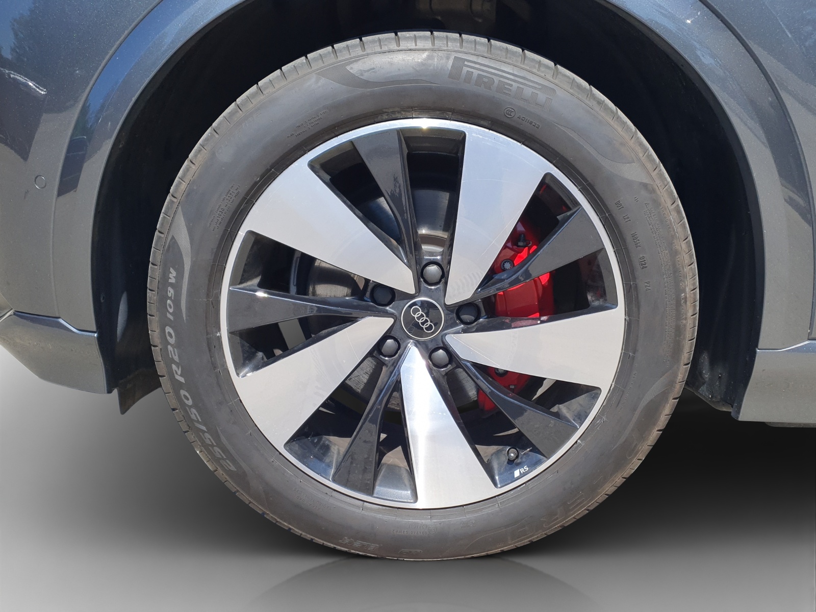 AUDI Q6 e-tron quattro-image-13