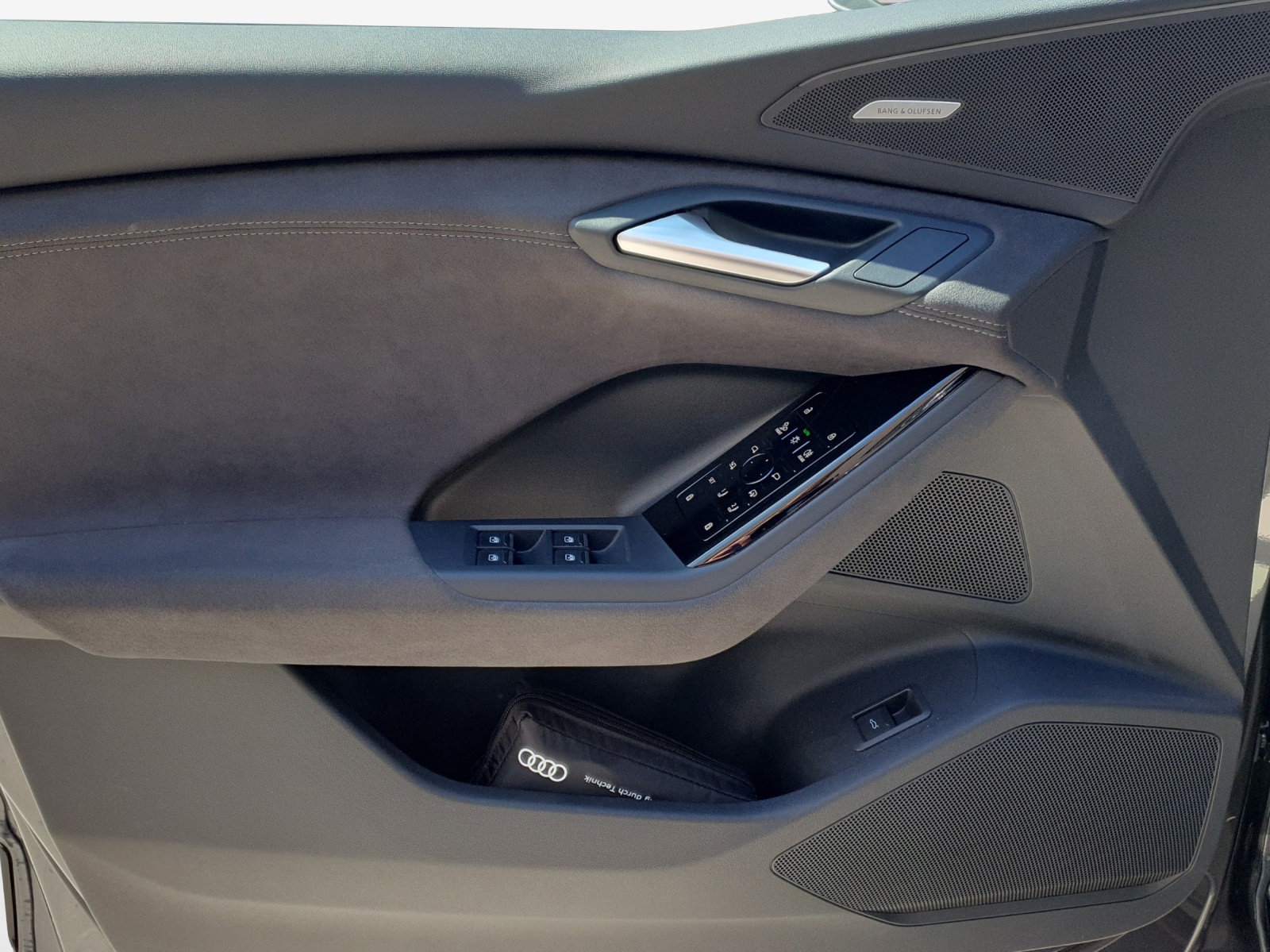 AUDI Q6 e-tron quattro-image-15