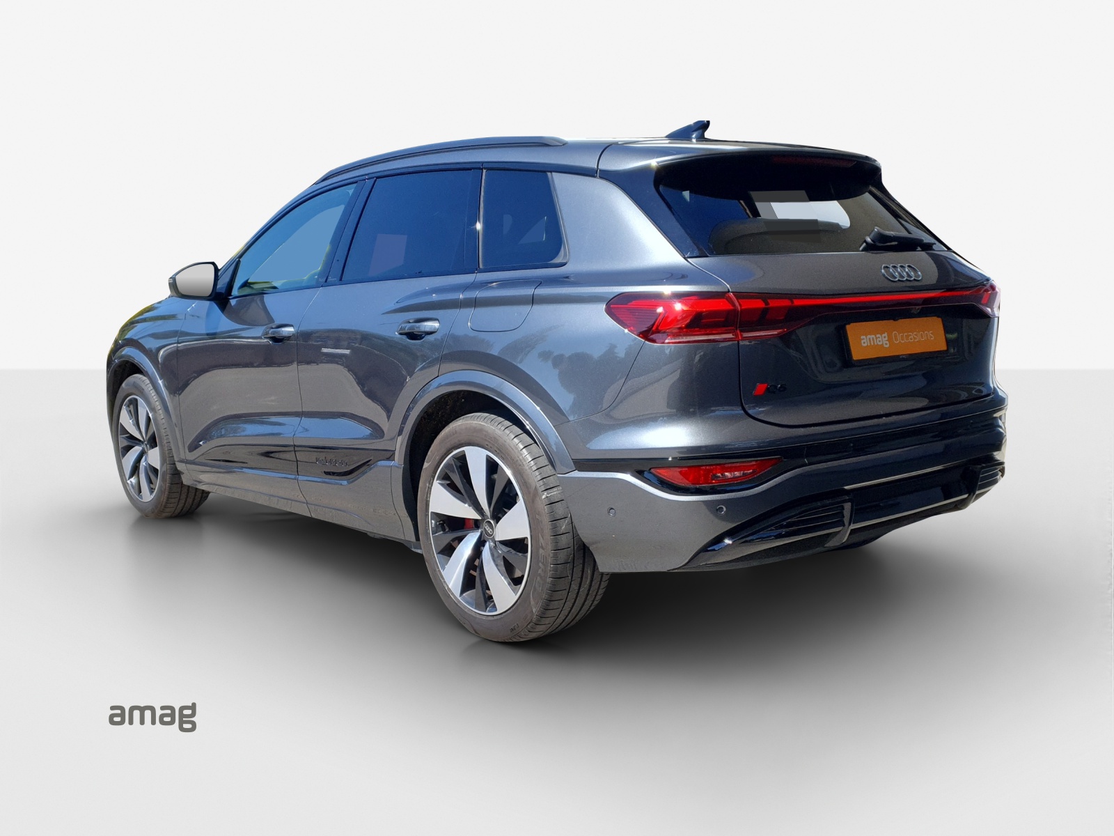AUDI Q6 e-tron quattro-showroom-element-2
