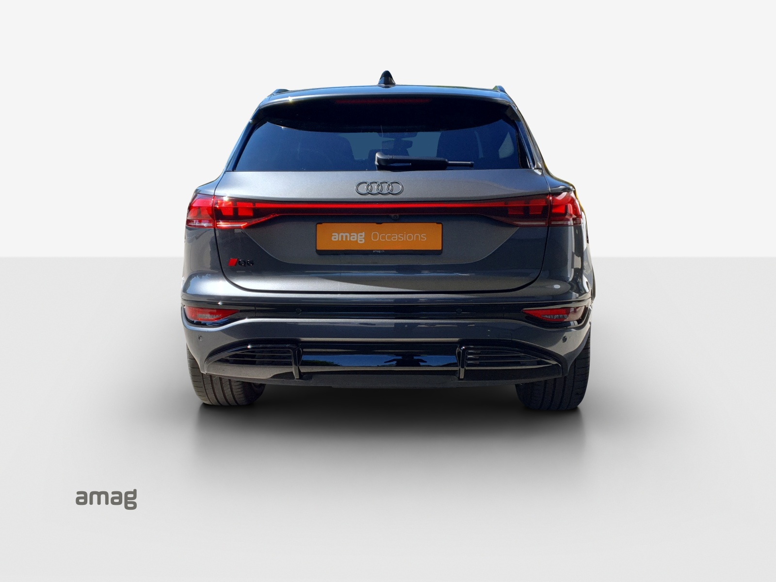 AUDI Q6 e-tron quattro-showroom-element-3
