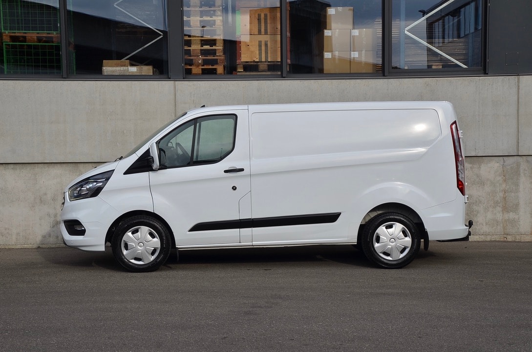FORD Transit Custom 320 L1H1 130PS Trend Automat-image-8