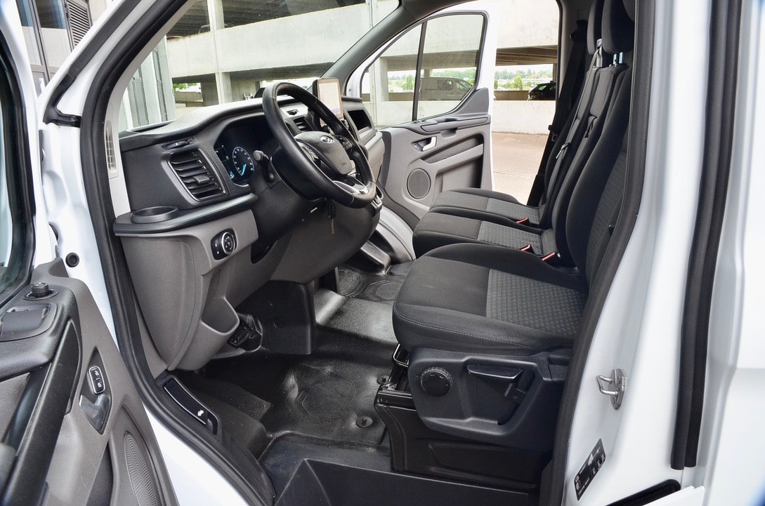 FORD Transit Custom 320 L1H1 130PS Trend Automat-image-21