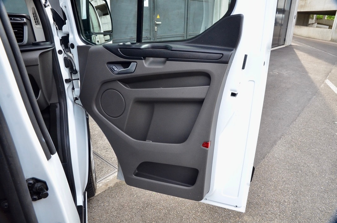 FORD Transit Custom 320 L1H1 130PS Trend Automat-image-18