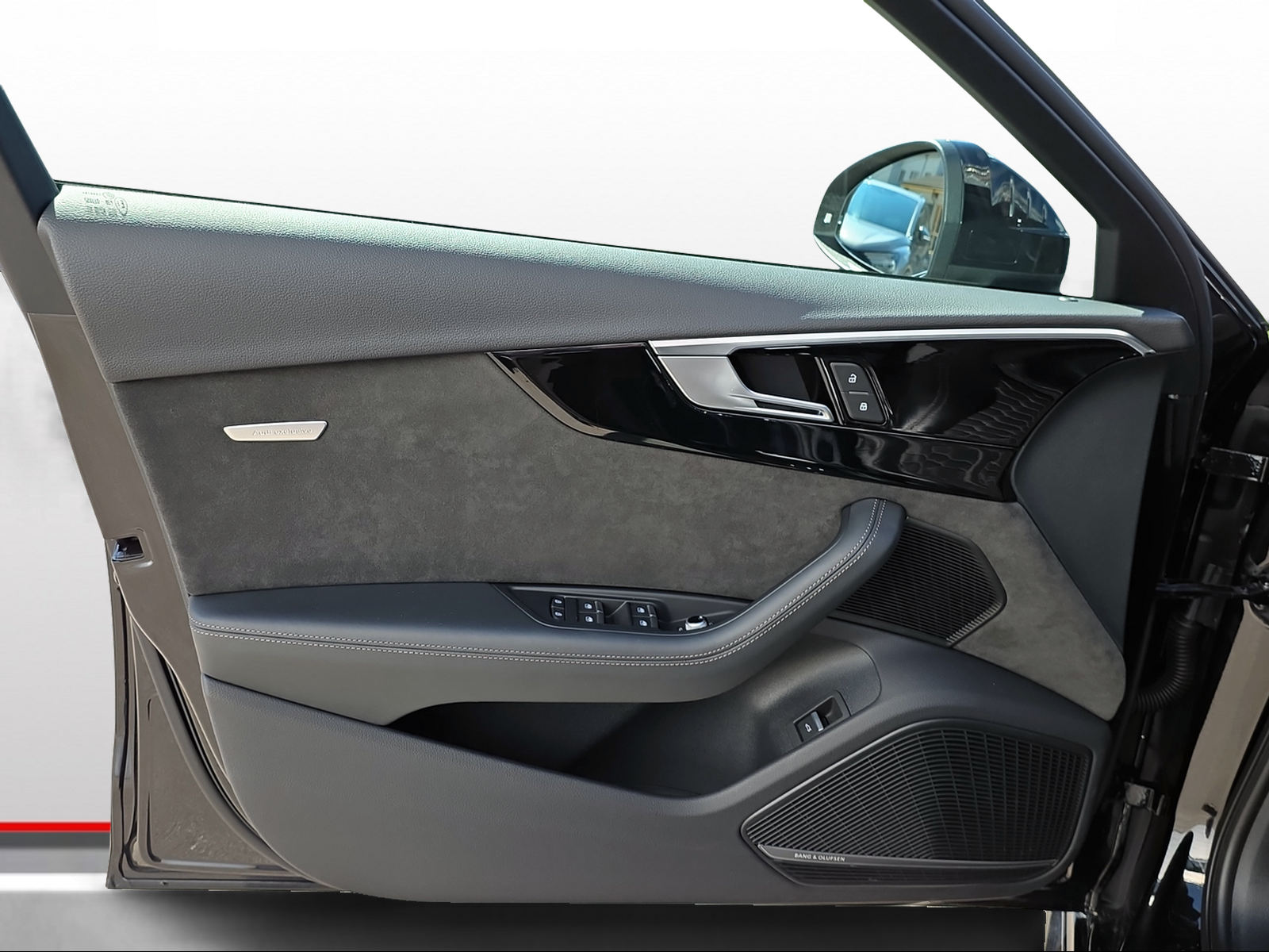 AUDI RS4 Avant quattro tiptronic-image-9