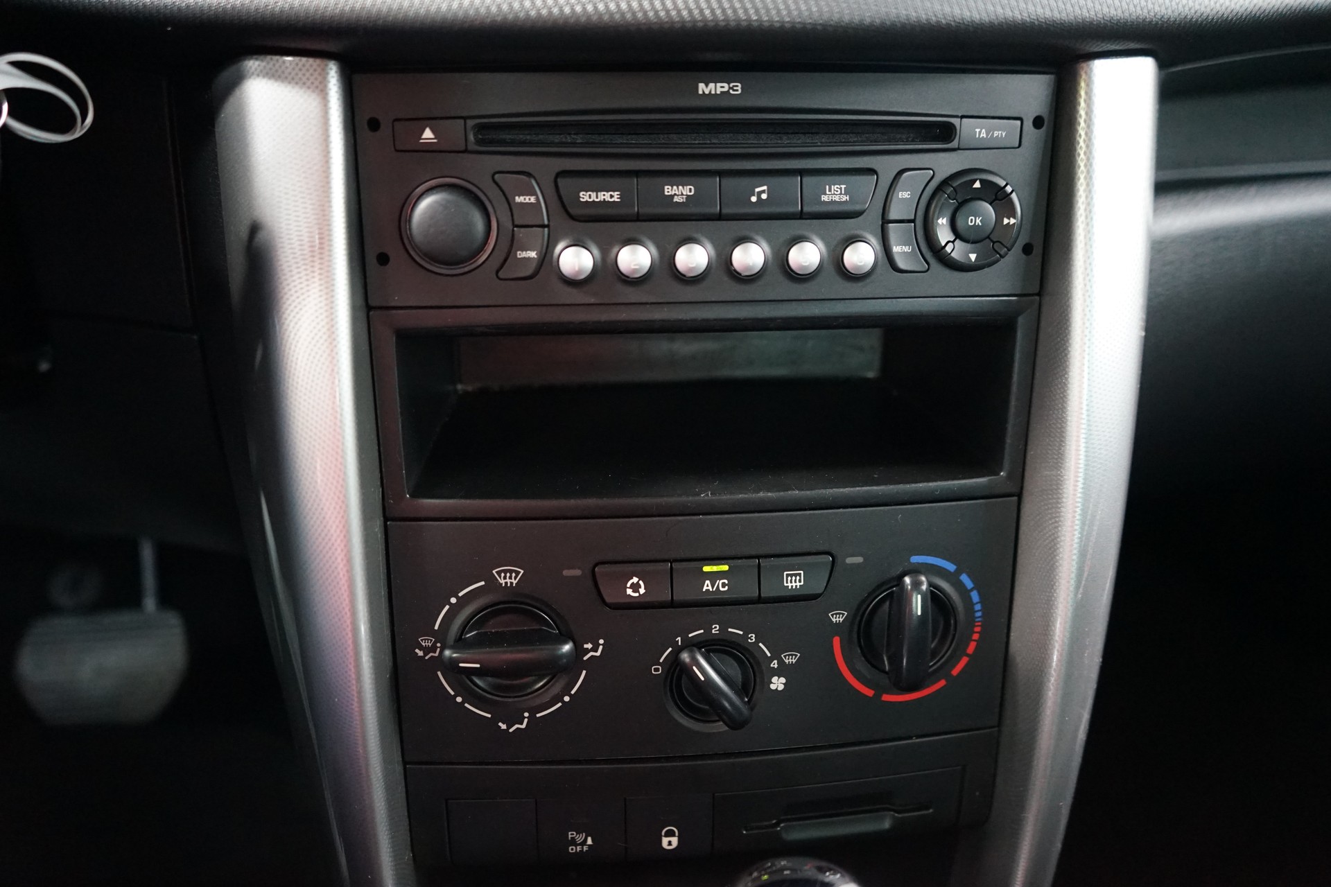 PEUGEOT 207 SW 1.6 16V Trendy Automatic-image-9