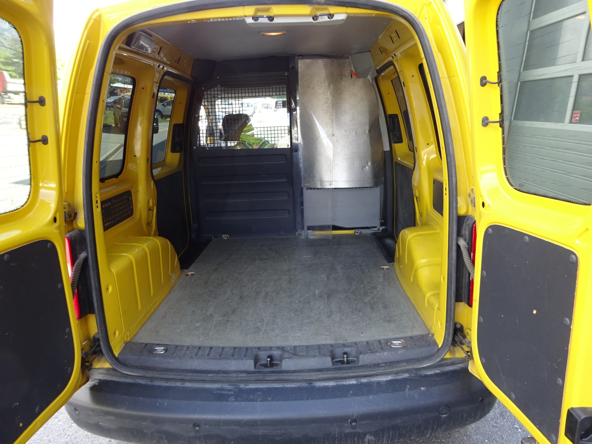 VW Caddy 2.0 TDI 4Motion-image-17