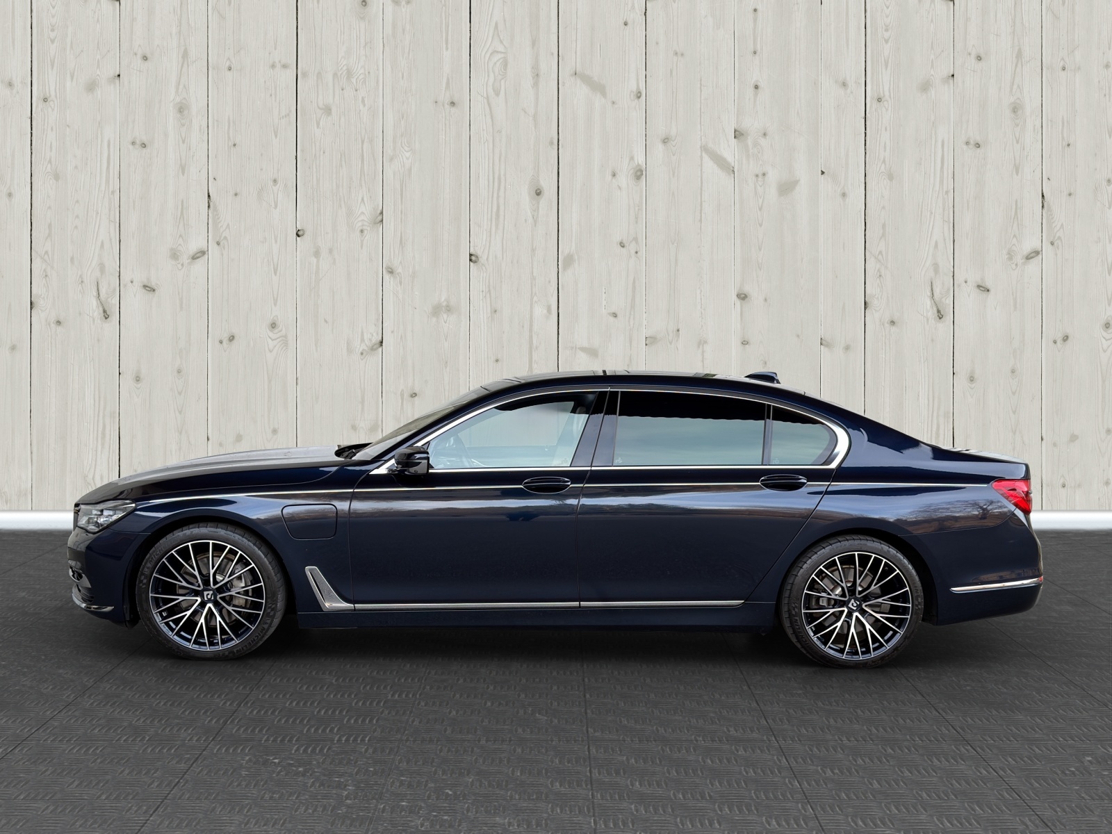 BMW 740Le iPerformance Steptronic-image-3