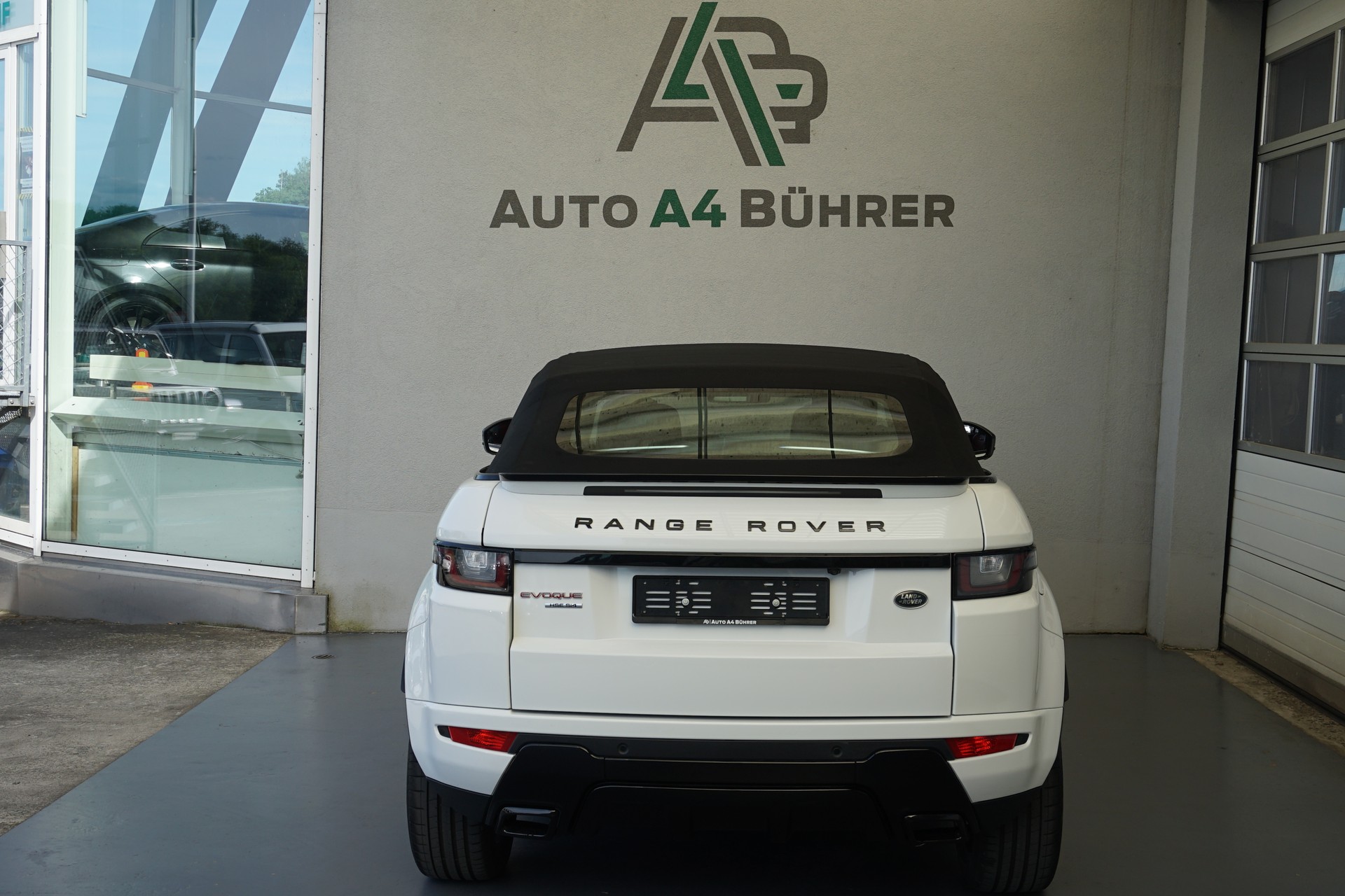 LAND ROVER Evoque 2.0Si4 HSE Dynamic Convertible 241 PS-image-17