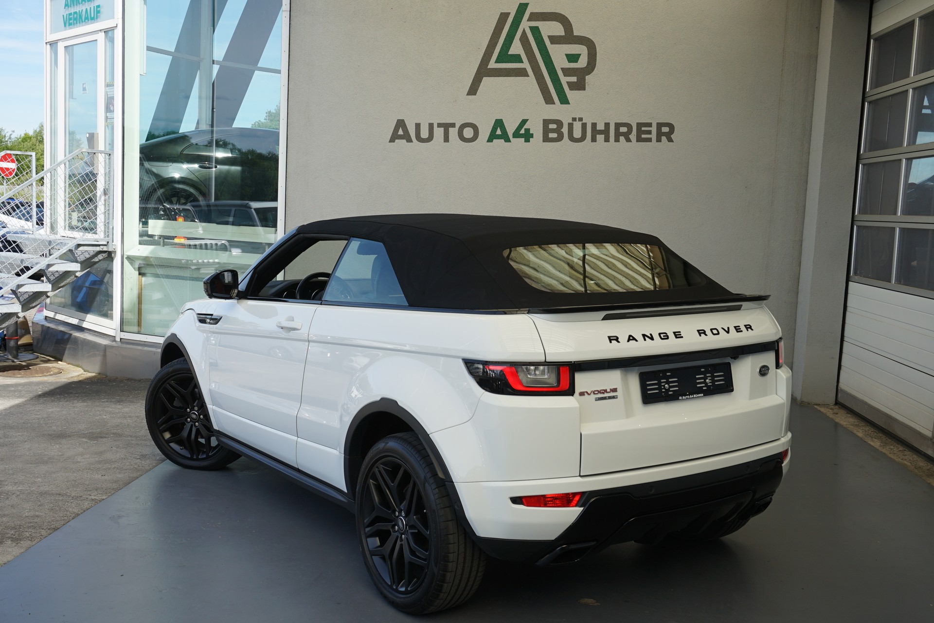 LAND ROVER Evoque 2.0Si4 HSE Dynamic Convertible 241 PS-image-10