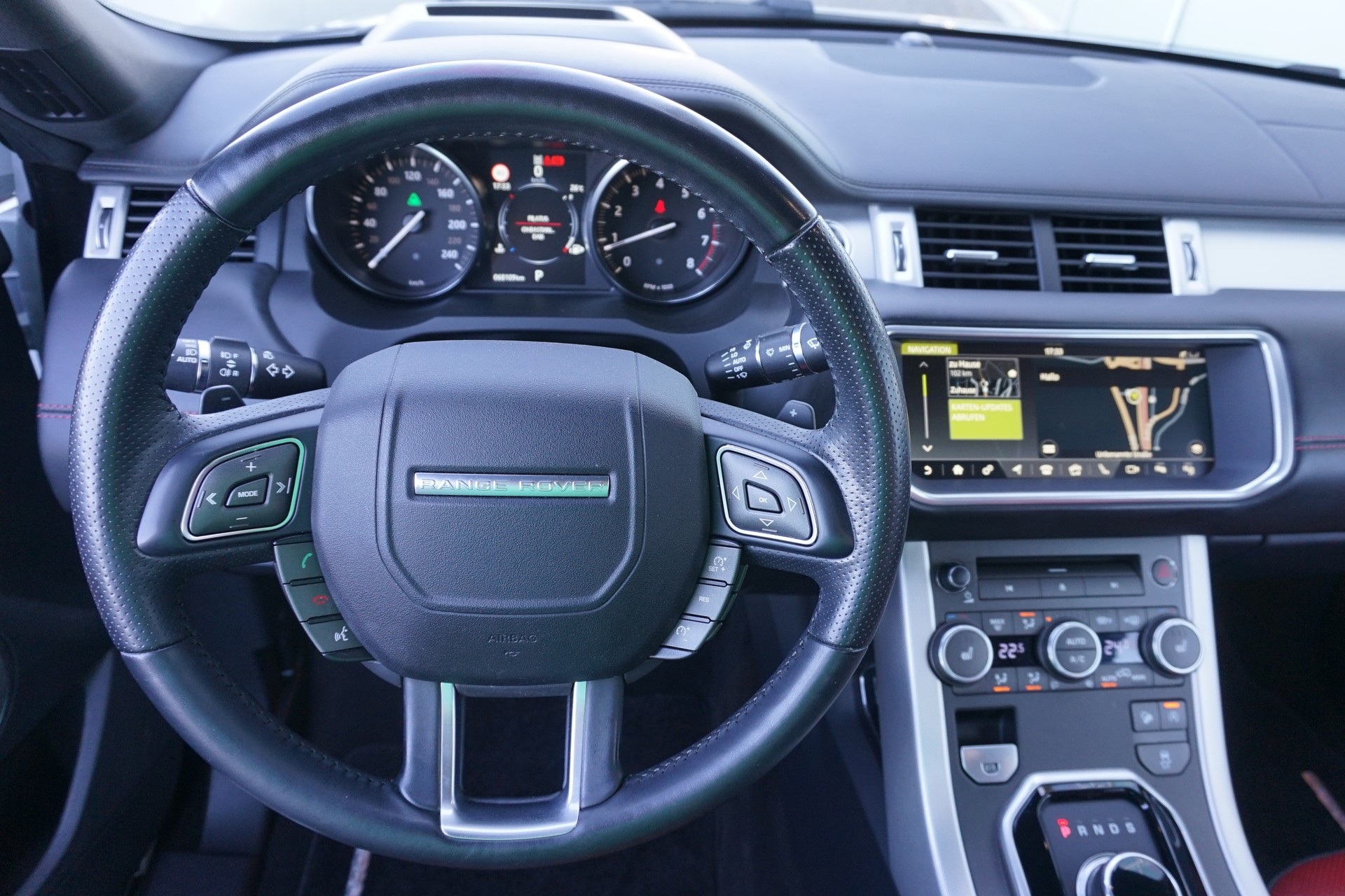 LAND ROVER Evoque 2.0Si4 HSE Dynamic Convertible 241 PS-image-22