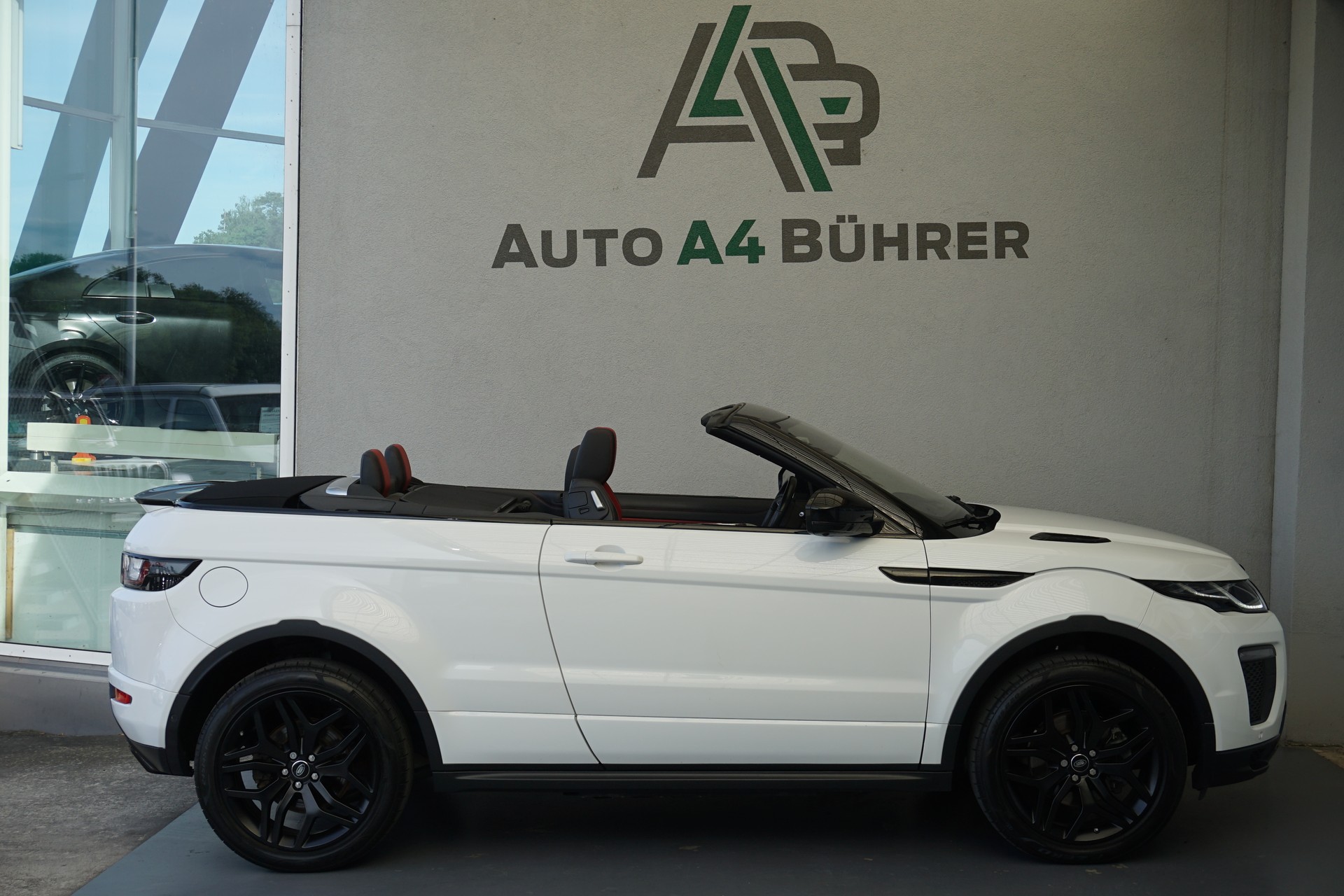 LAND ROVER Evoque 2.0Si4 HSE Dynamic Convertible 241 PS-image-9