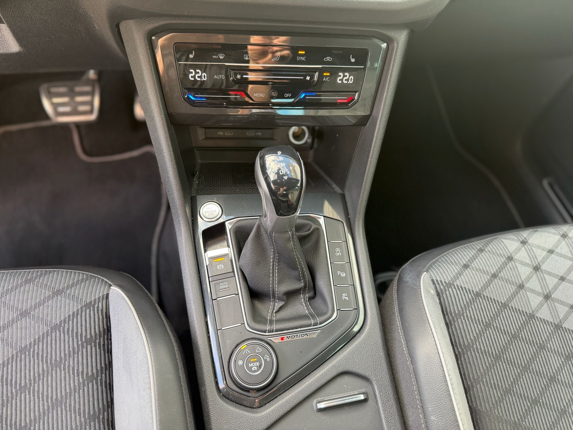 VW Tiguan 2.0 TDI SCR R-Line 4Motion DSG-image-17