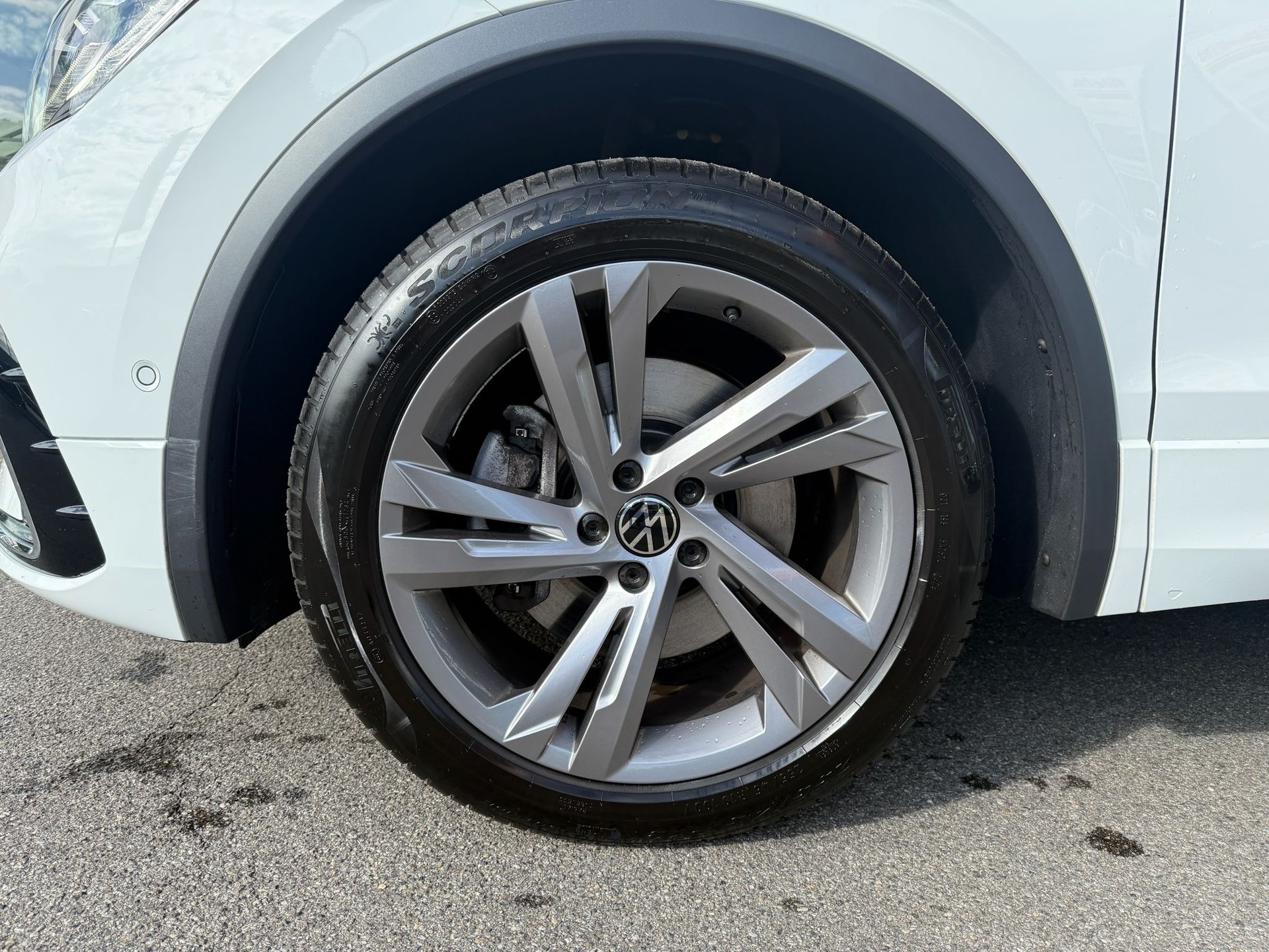 VW Tiguan 2.0 TDI SCR R-Line 4Motion DSG-showroom-element-2