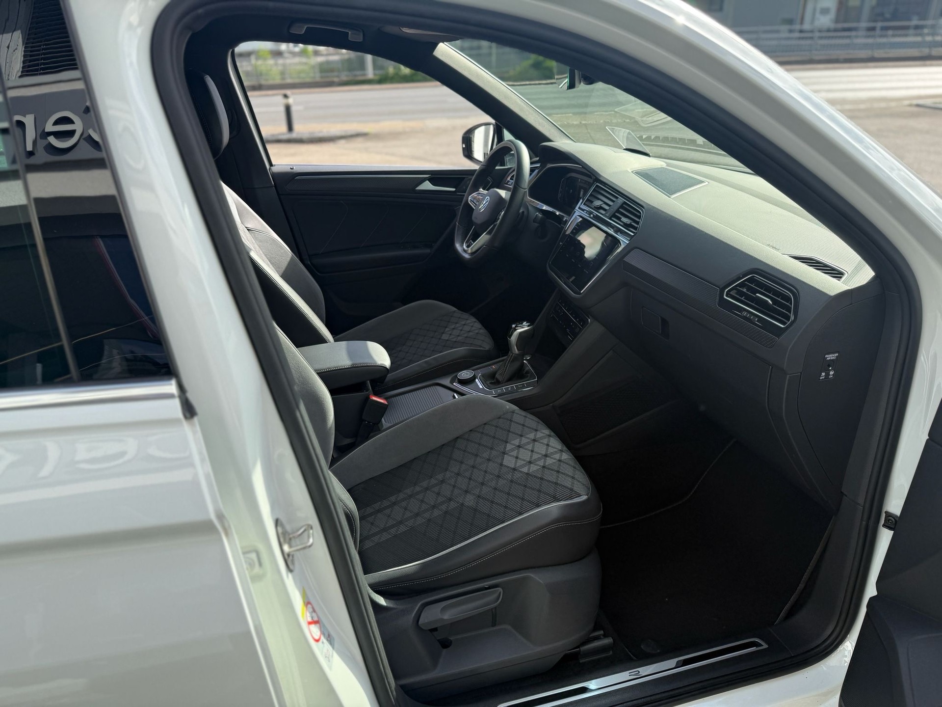 VW Tiguan 2.0 TDI SCR R-Line 4Motion DSG-image-26
