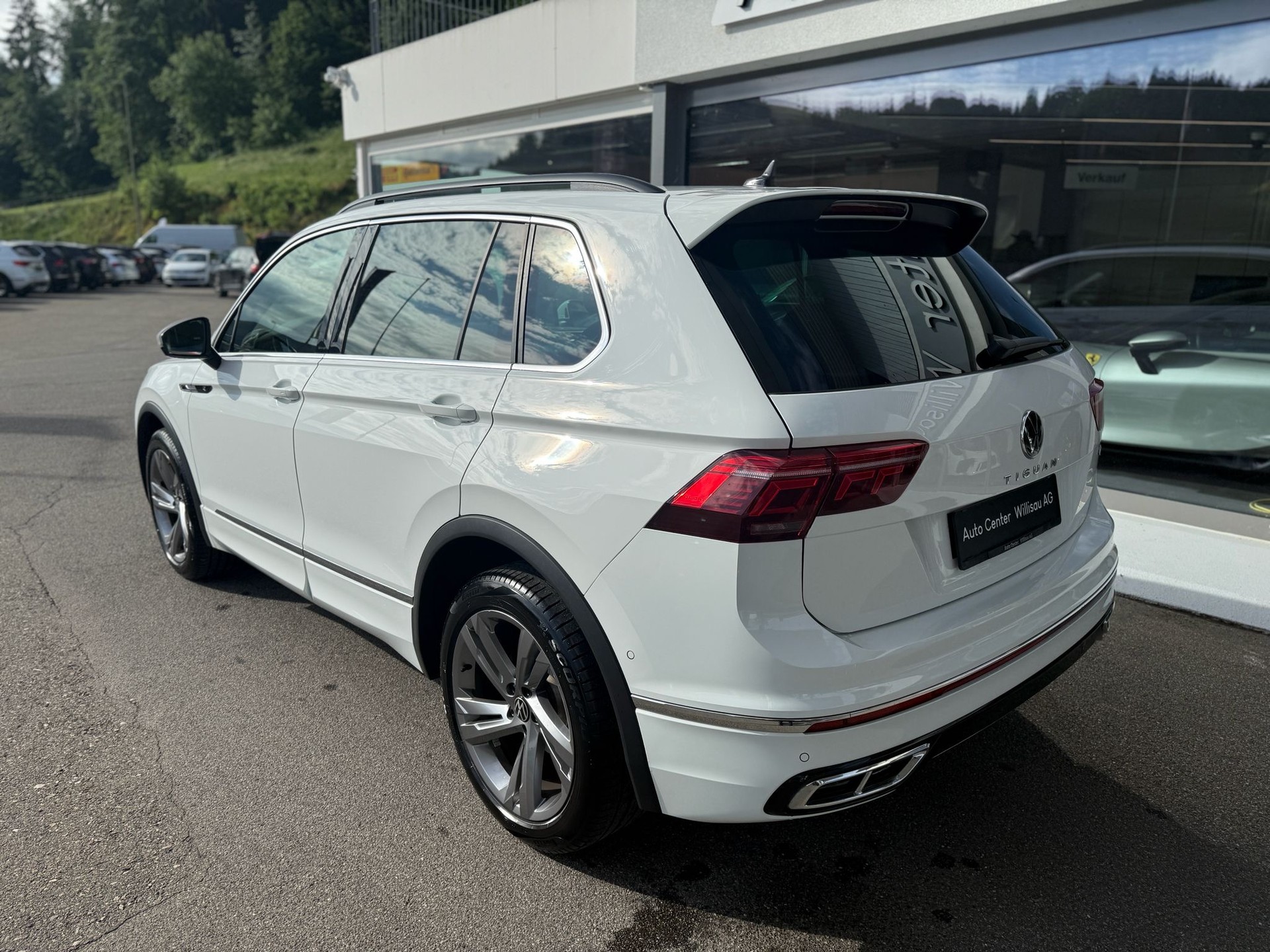 VW Tiguan 2.0 TDI SCR R-Line 4Motion DSG-image-6